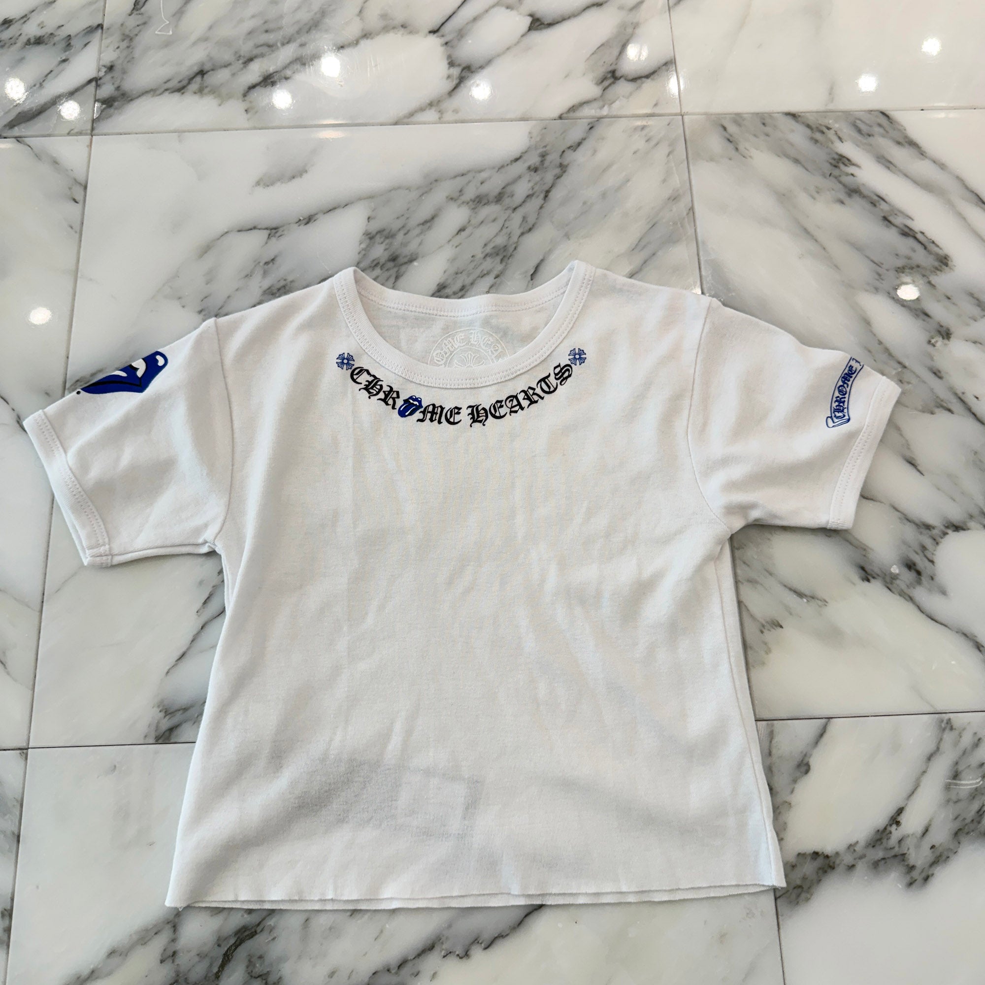 CHROME HEARTS × The Rolling Stones Lip & Tongue Neck Logo Tee Size ONE SIZE（68-112） クロムハーツ×ローリングストーンズ リップアンドタンネックロゴ Tシャツ サイズONE SIZE（68-112)