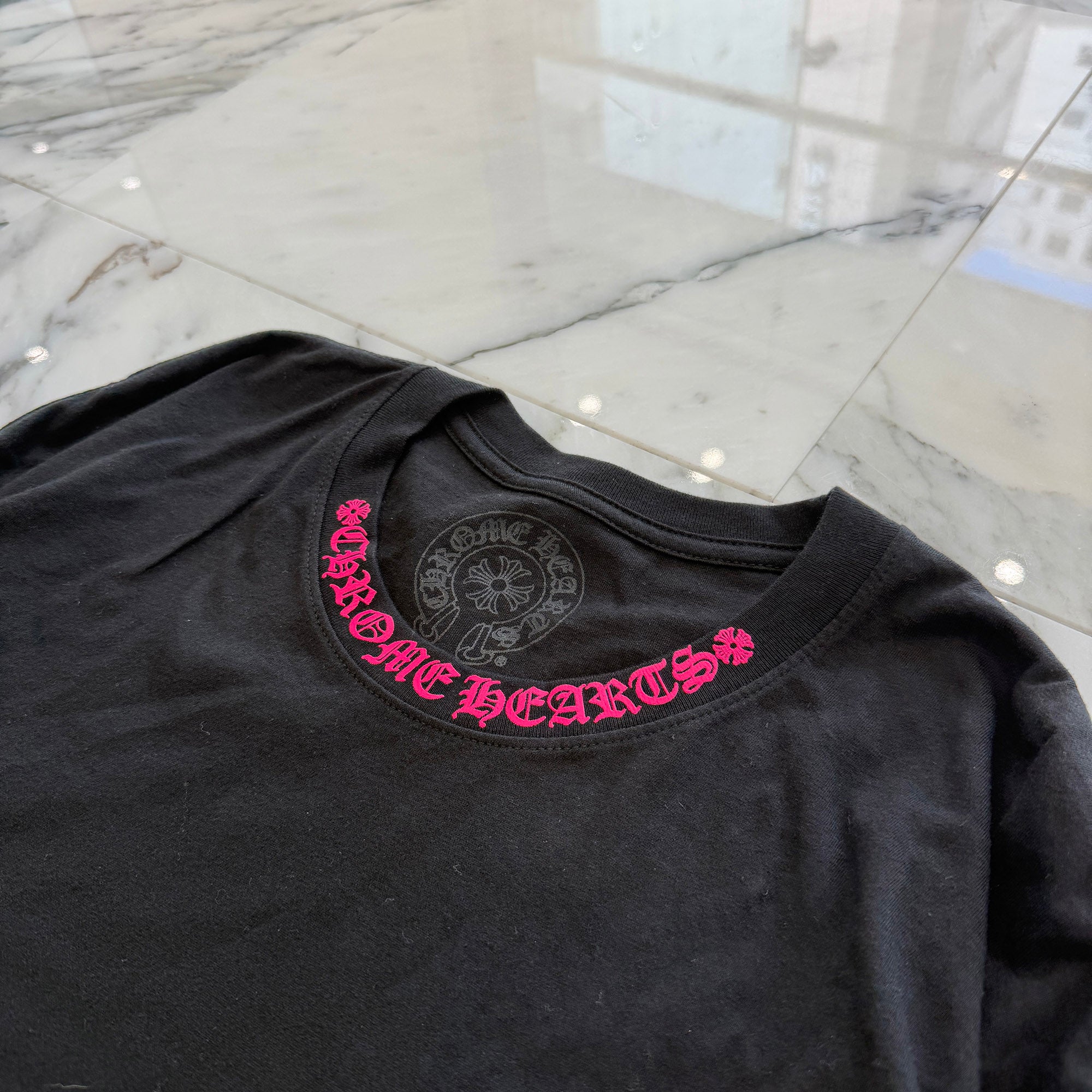 CHROME HEARTS 2025AW Old English Neck Logo Long Sleeve Tee Size XL クロムハーツ ネックロゴ ロングスリーブ Tシャツ サイズXL