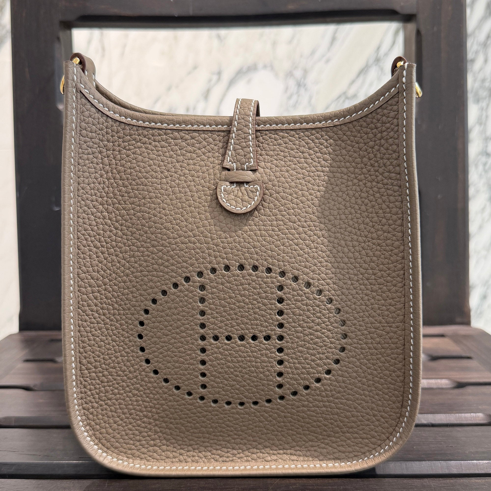 HERMES Evelyn Amazon TPM "Etoupe" G刻印 エルメス エブリン アマゾン TPM "エトゥープ" レザーショルダーバッグ G刻印