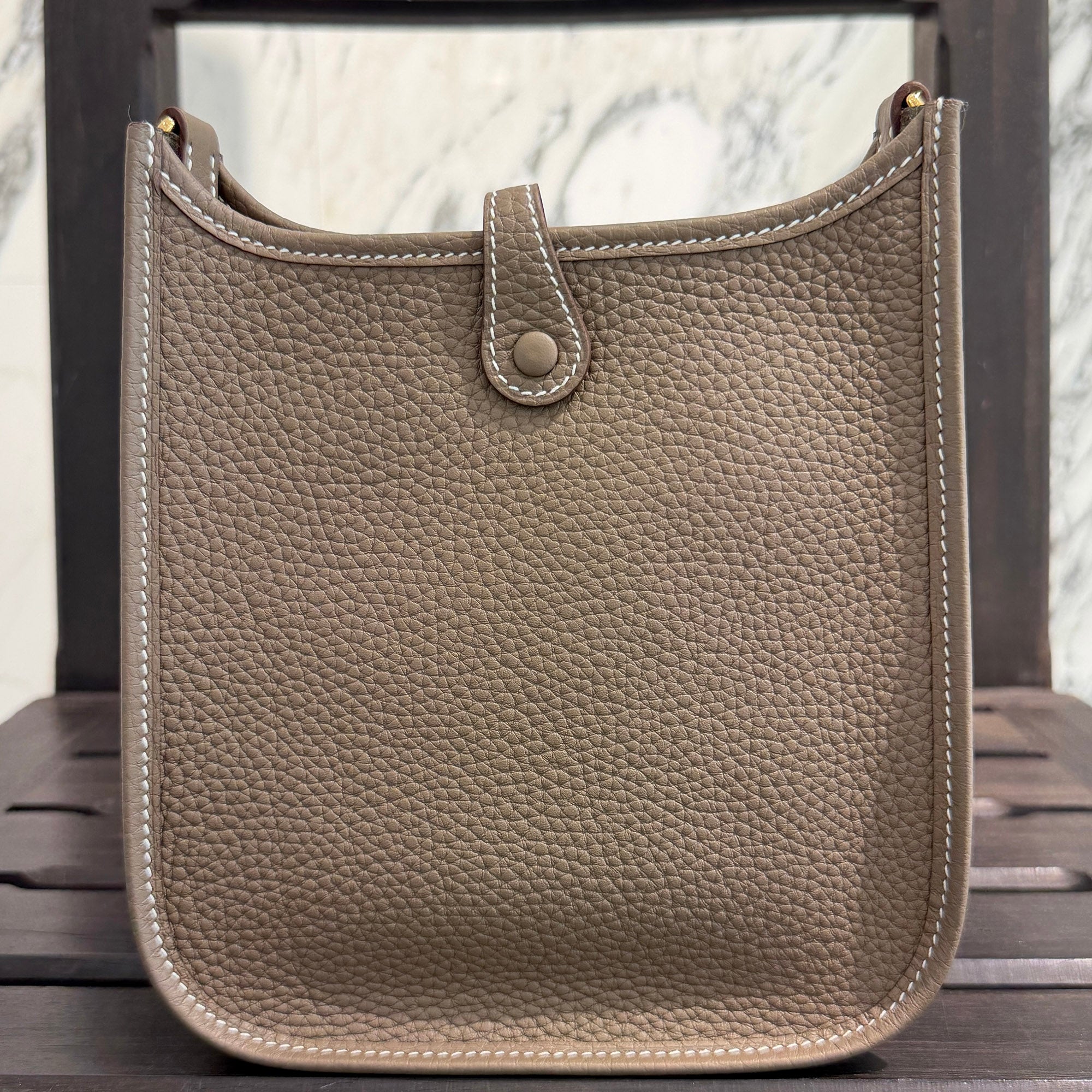 HERMES Evelyn Amazon TPM "Etoupe" G刻印 エルメス エブリン アマゾン TPM "エトゥープ" レザーショルダーバッグ G刻印