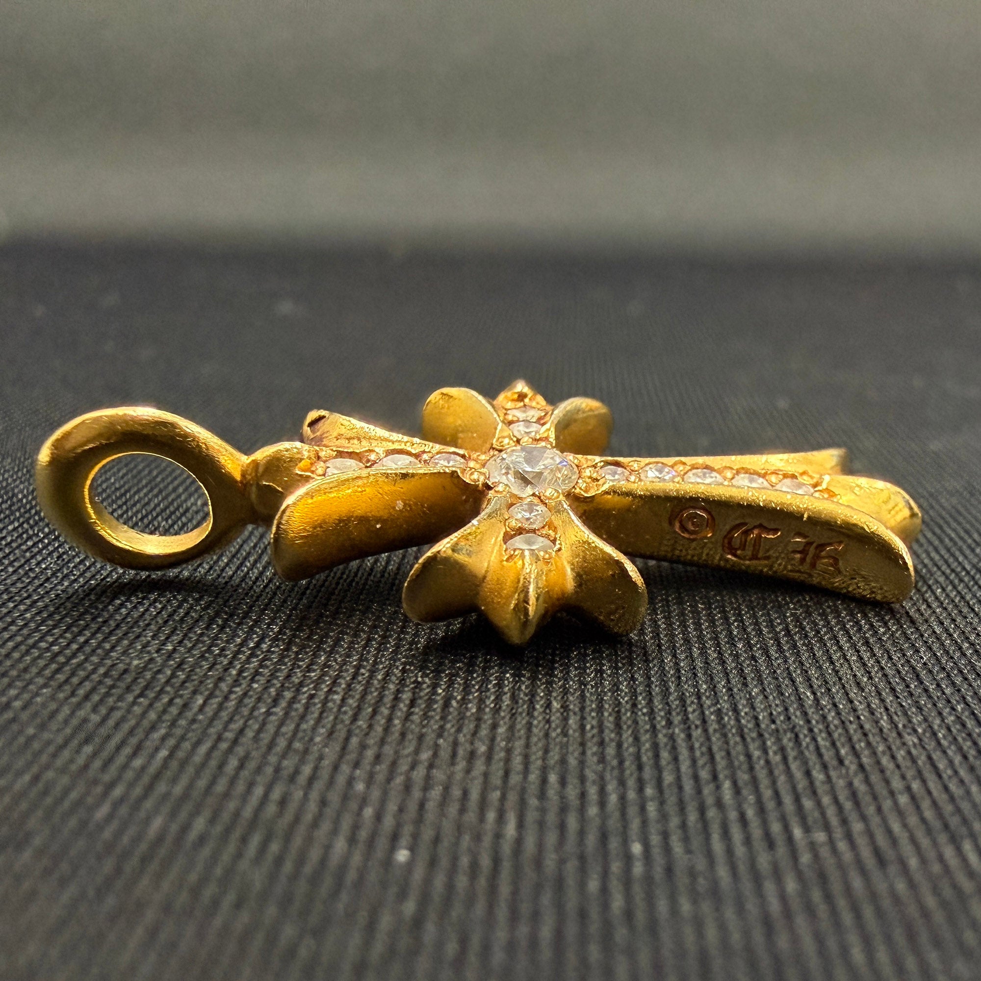 CHROME HEARTS 22K Tiny Fat Cross Charm Pave Diamond Pendant Top クロムハーツ 22K タイニーファット クロス チャーム パヴェダイヤモンド ペンダントトップ