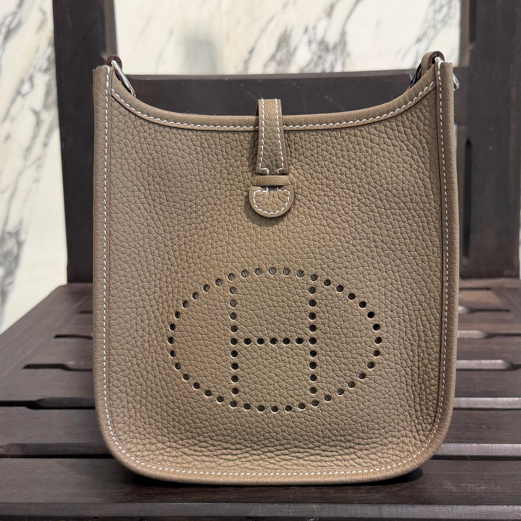 HERMES Evelyn Amazon TPM "Etoupe" G刻印 エルメス エブリン アマゾン TPM "エトゥープ" レザーショルダーバッグ G刻印