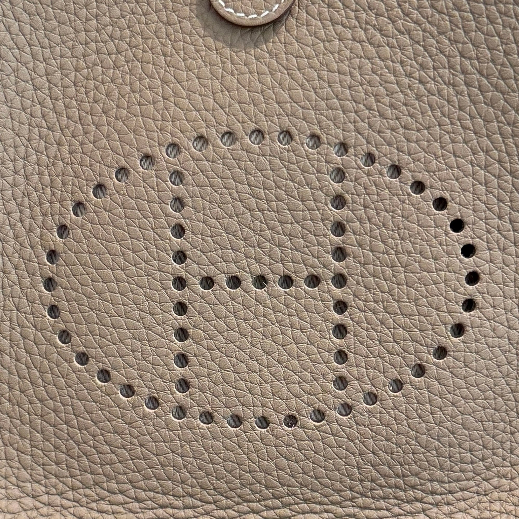 HERMES Evelyn Amazon TPM "Etoupe" G刻印 エルメス エブリン アマゾン TPM "エトゥープ" レザーショルダーバッグ G刻印