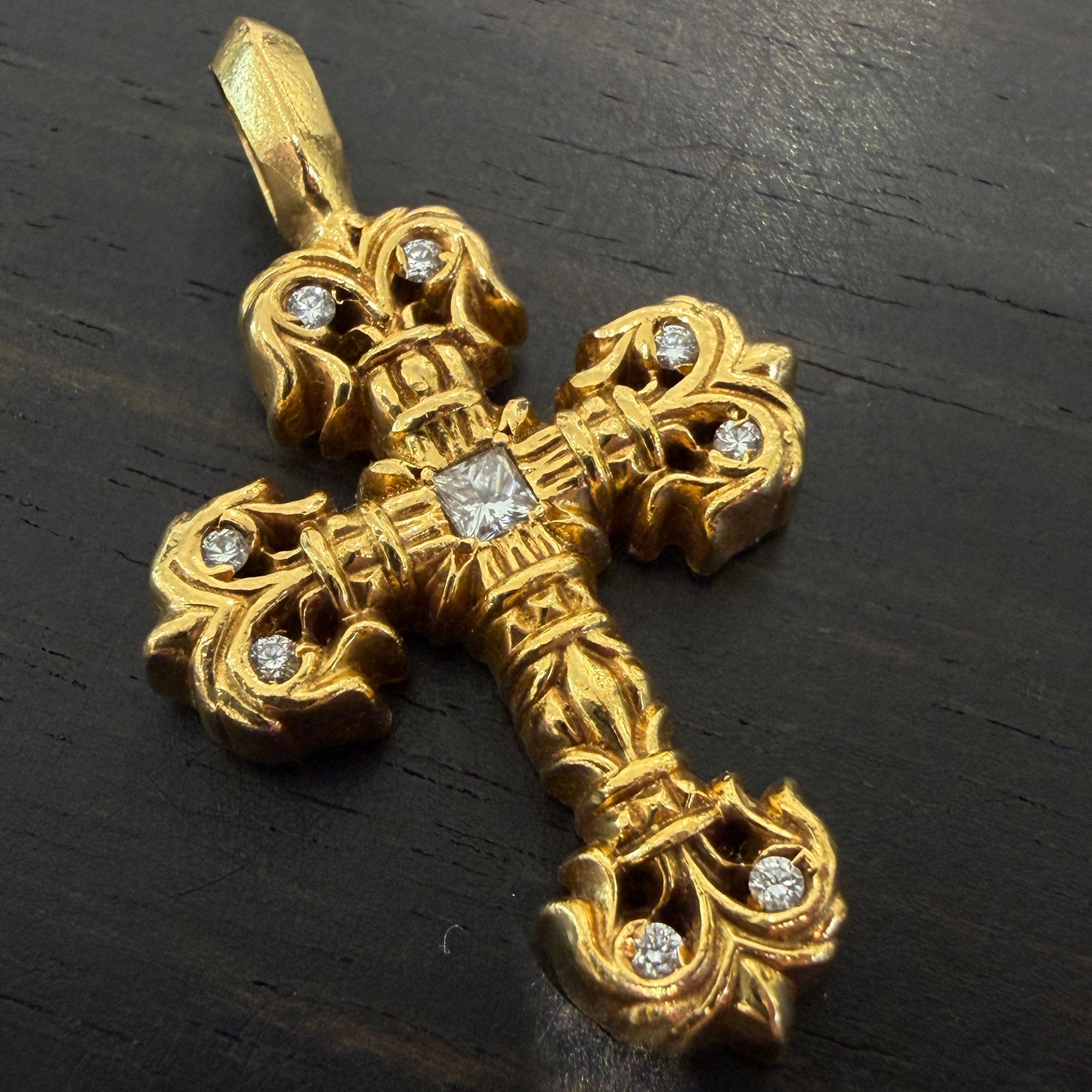 CHROME HEARTS 22K Tiny Filigree Cross Pave Diamond Pendant Top クロムハーツ 22K タイニーフィリグリークロス パヴェダイアモンド ペンダントトップ