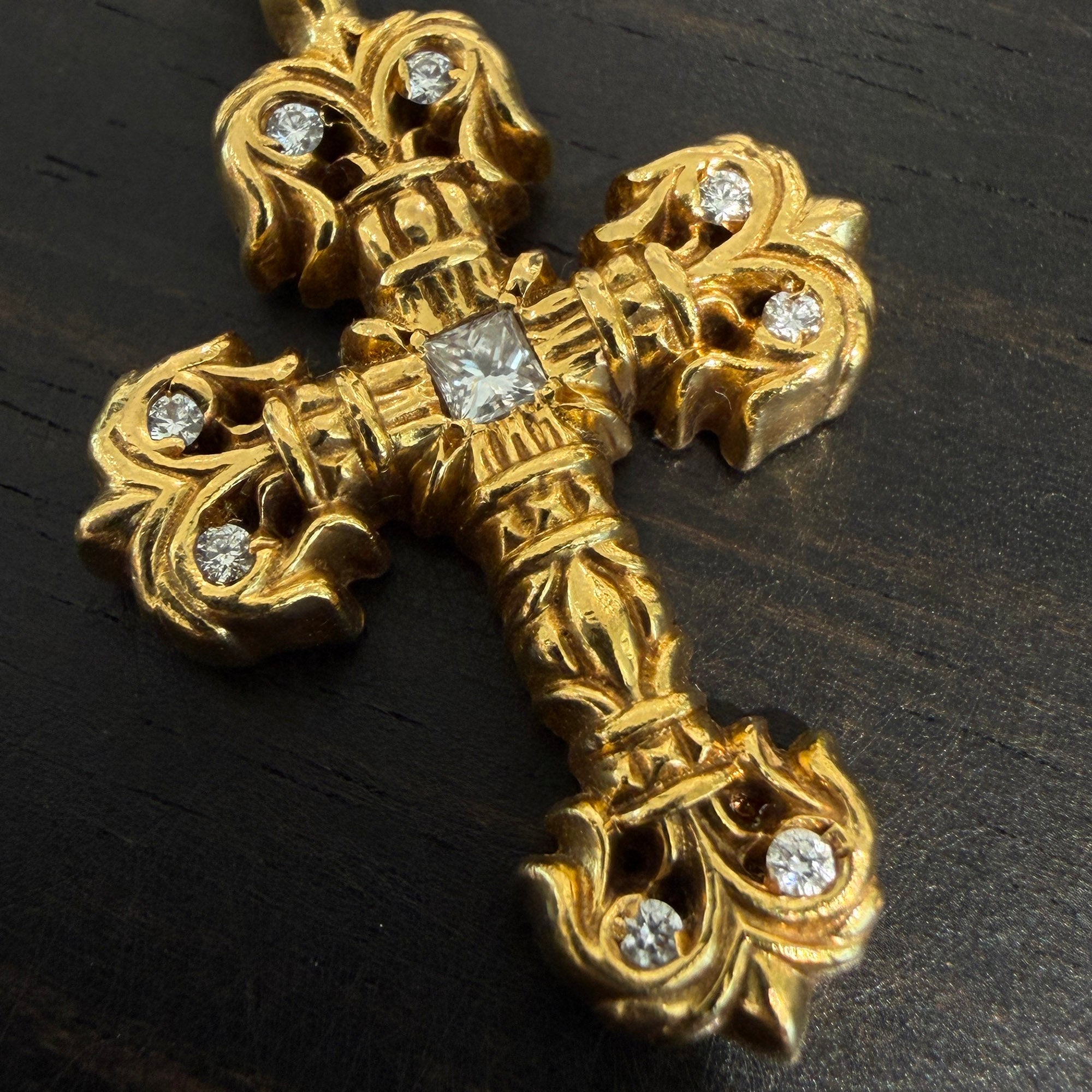 CHROME HEARTS 22K Tiny Filigree Cross Pave Diamond Pendant Top クロムハーツ 22K タイニーフィリグリークロス パヴェダイアモンド ペンダントトップ