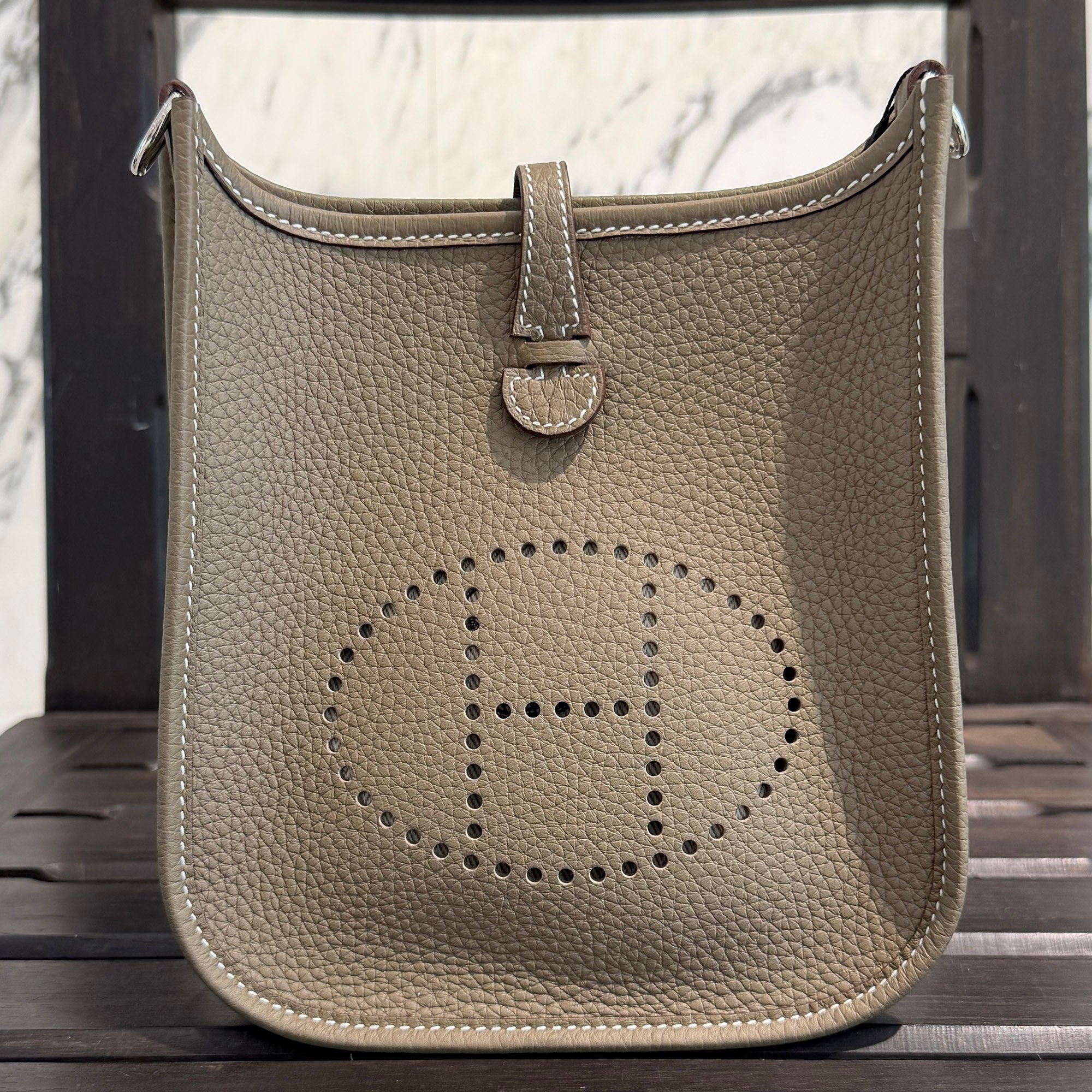 HERMES Evelyn Amazon TPM "Etoupe" G刻印 エルメス エブリン アマゾン TPM "エトゥープ" レザーショルダーバッグ G刻印