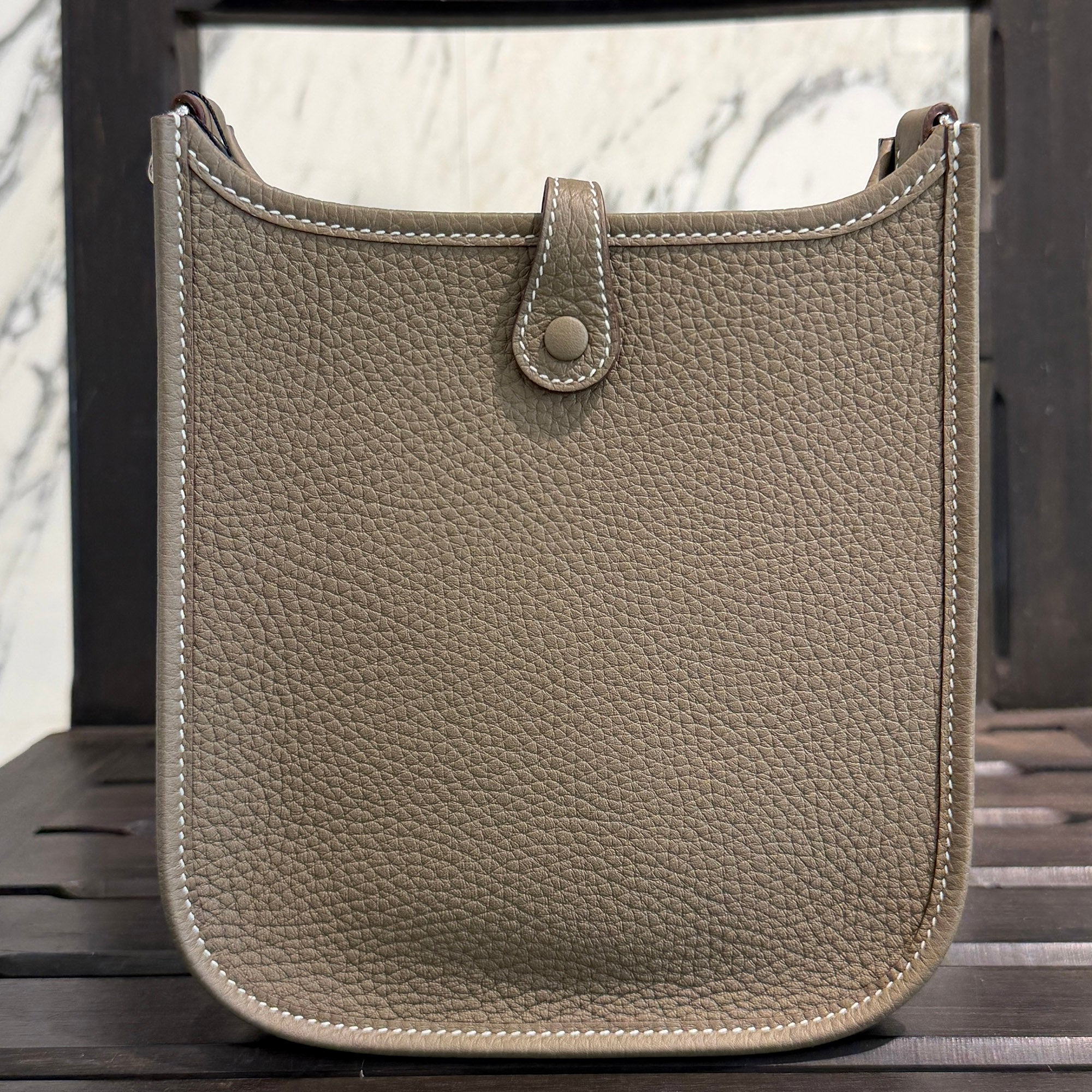 HERMES Evelyn Amazon TPM "Etoupe" G刻印 エルメス エブリン アマゾン TPM "エトゥープ" レザーショルダーバッグ G刻印