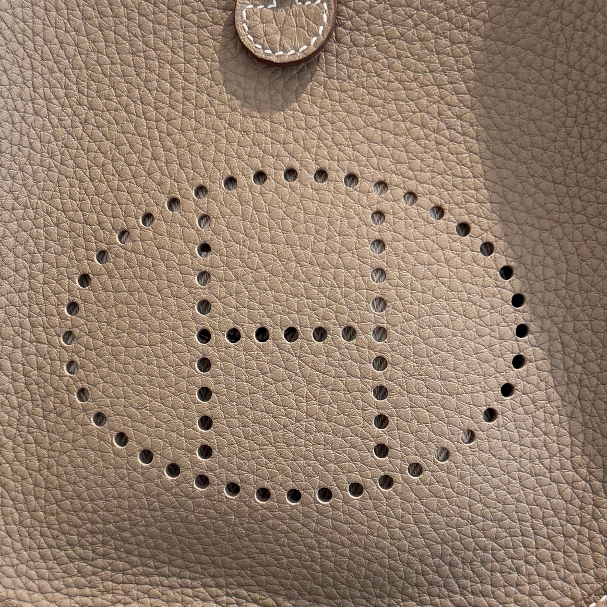 HERMES Evelyn Amazon TPM "Etoupe" G刻印 エルメス エブリン アマゾン TPM "エトゥープ" レザーショルダーバッグ G刻印