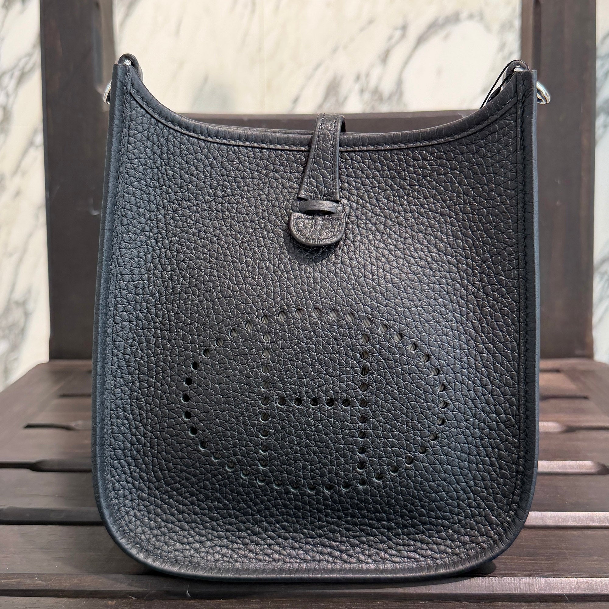 HERMES Evelyn Amazon TPM "NOIR" G刻印 エルメス エブリン アマゾン TPM "ノワール" レザーショルダーバッグ