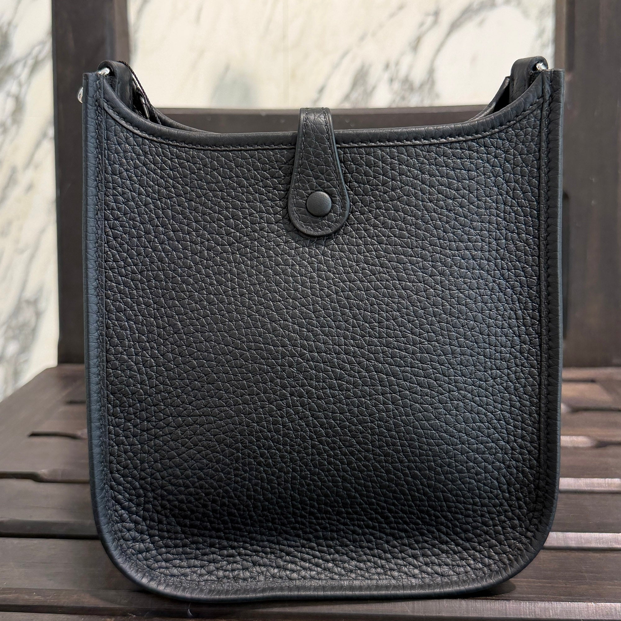 HERMES Evelyn Amazon TPM "NOIR" G刻印 エルメス エブリン アマゾン TPM "ノワール" レザーショルダーバッグ