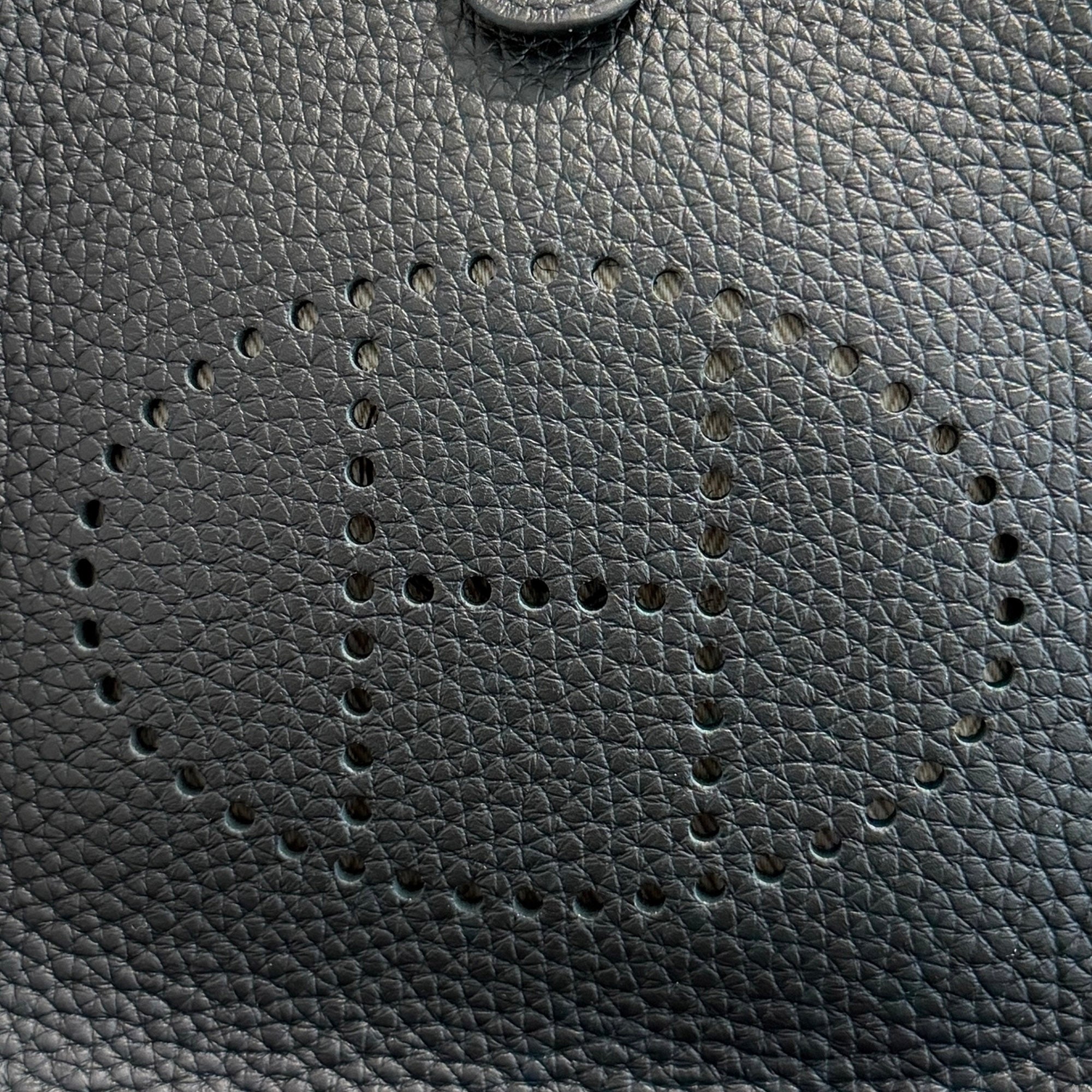 HERMES Evelyn Amazon TPM "NOIR" G刻印 エルメス エブリン アマゾン TPM "ノワール" レザーショルダーバッグ