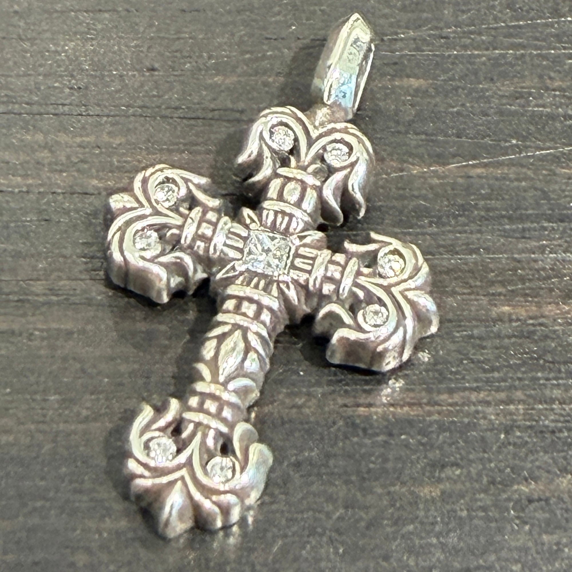 CHROME HEARTS Tiny Filigree Cross Charm Pave Diamond Pendent Top クロムハーツ タイニー フィリグリークロス チャーム パヴェダイヤモンド ペンダント トップ
