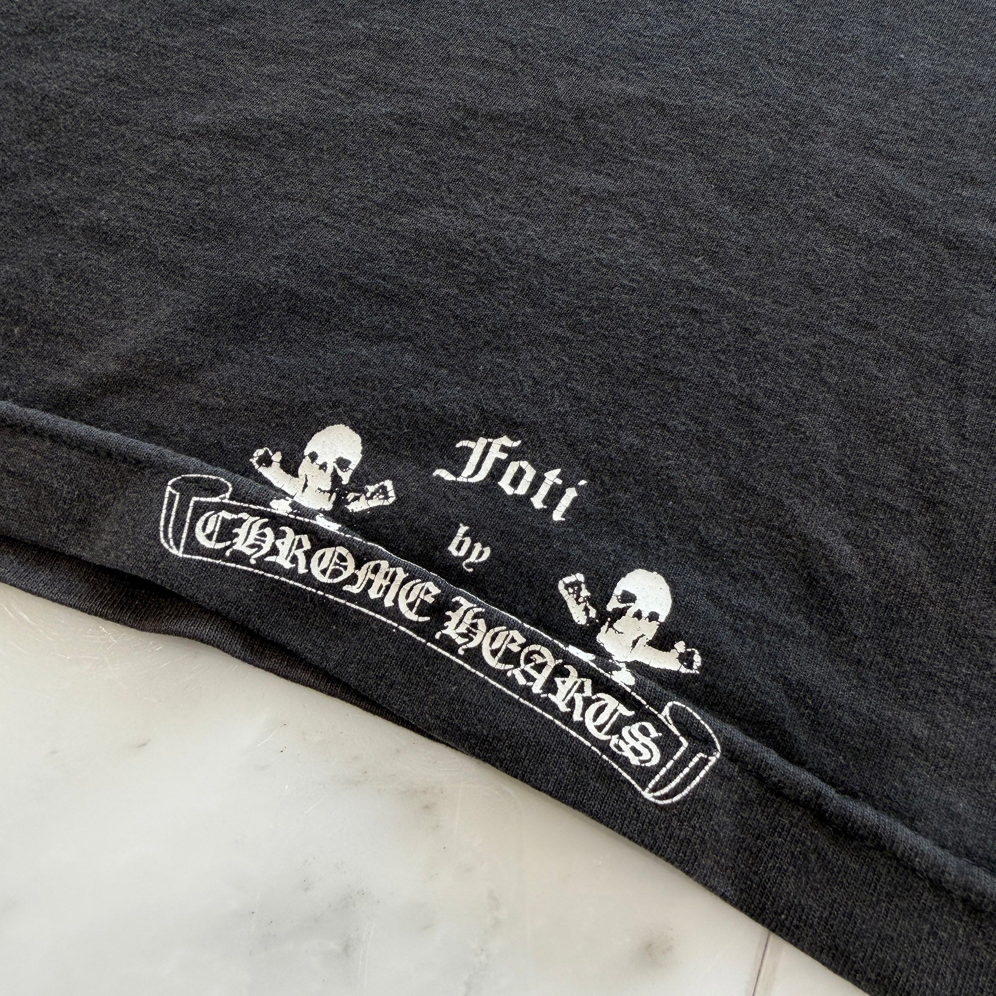 CHROME HEARTS FOTI Harris Teeter Print T Bar Logo Tee Size M クロムハーツ フォティ・ハリスティーター プリント Tバ－ ロゴTシャツ サイズM