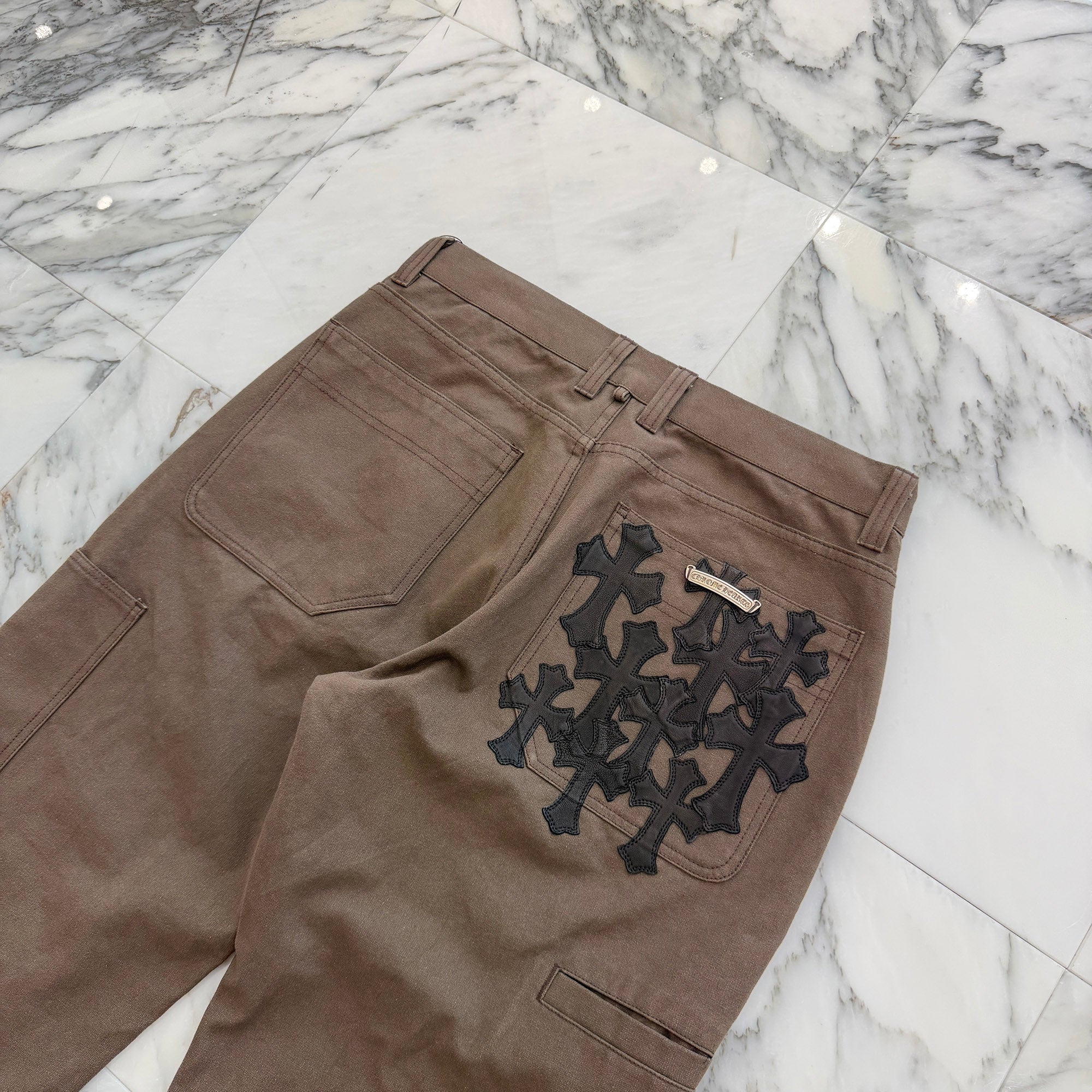 CHROME HEARTS Cemetery Cross Leather Patch Cotton Cargo Pants Size 33 クロムハーツ セメタリー クロス レザー パッチ コットン カーゴ パンツ ブラウン サイズ33