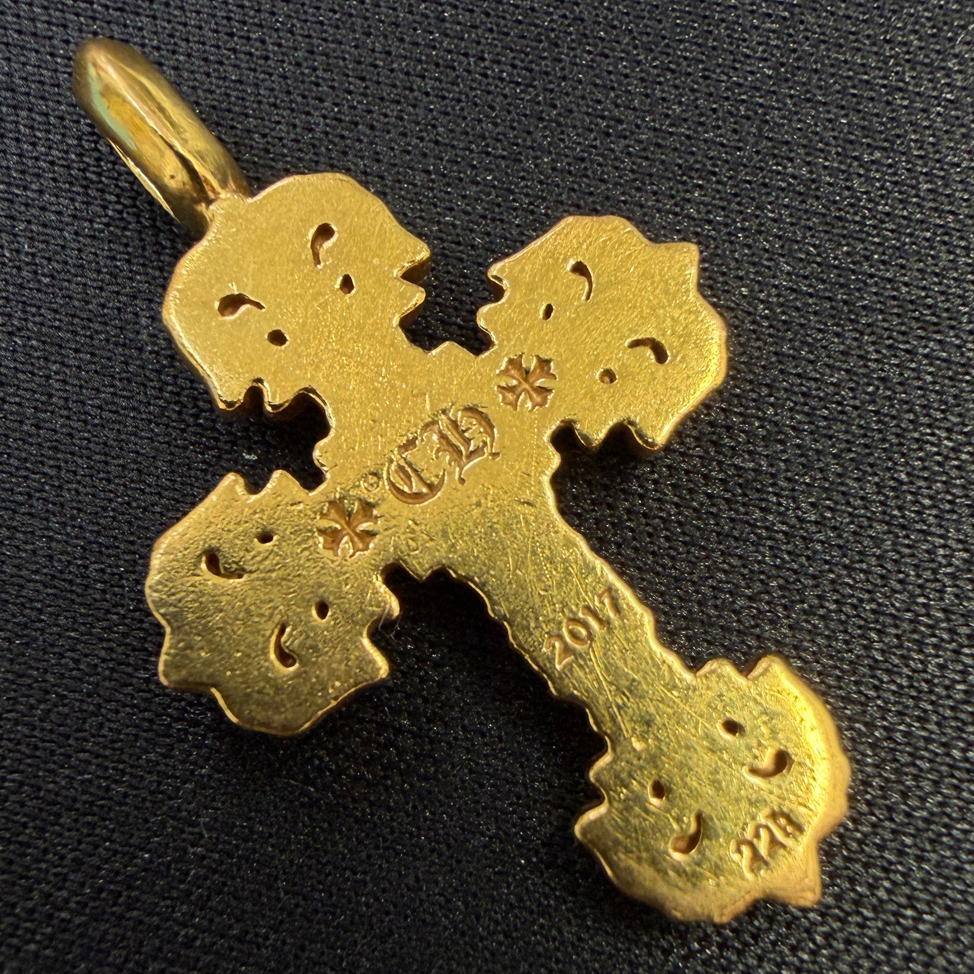 CHROME HEARTS 22K Tiny Filigree Cross Emerald Charm Pendent Top クロムハーツ 22K タイニーフィリグリークロス エメラルド チャームペンダントトップ