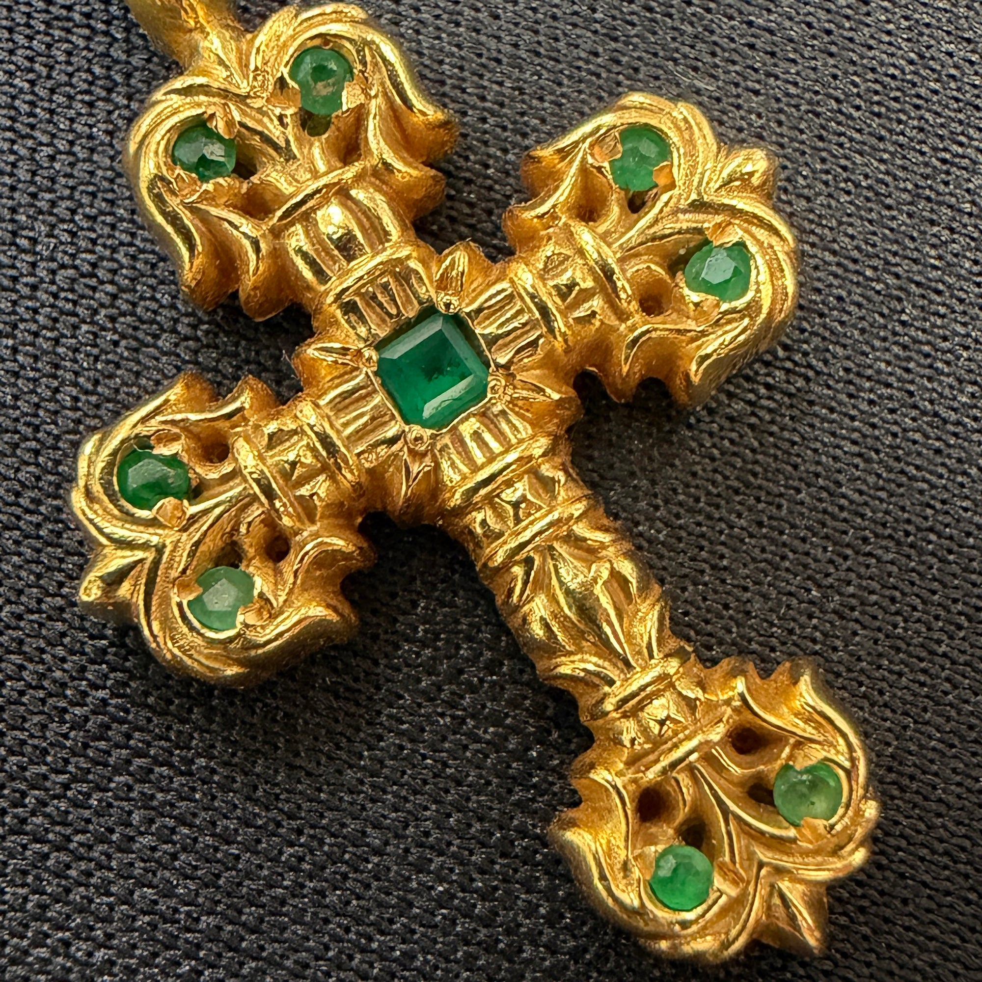 CHROME HEARTS 22K Tiny Filigree Cross Emerald Charm Pendent Top クロムハーツ 22K タイニーフィリグリークロス エメラルド チャームペンダントトップ