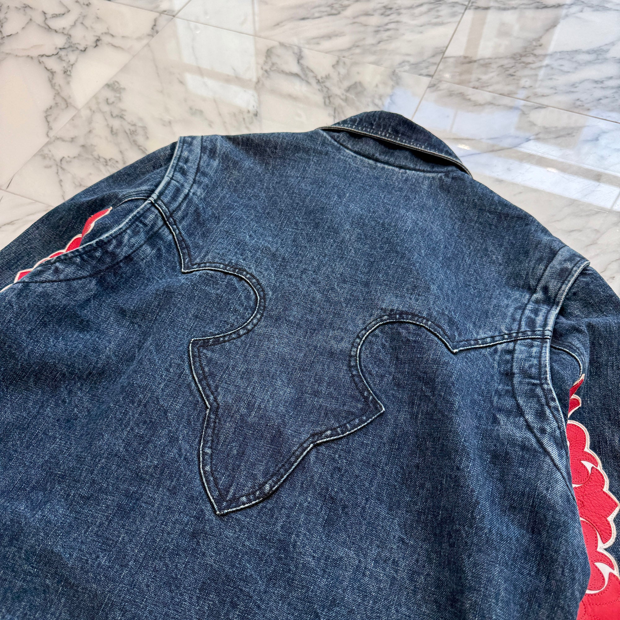 CHROME HEARTS Floral Cross Leather Patch Flare Knee Sleeve Denim Jacket Size L クロムハーツ フローラルクロス レザーパッチ フレアニー スリーブ デニムジャケット サイズL