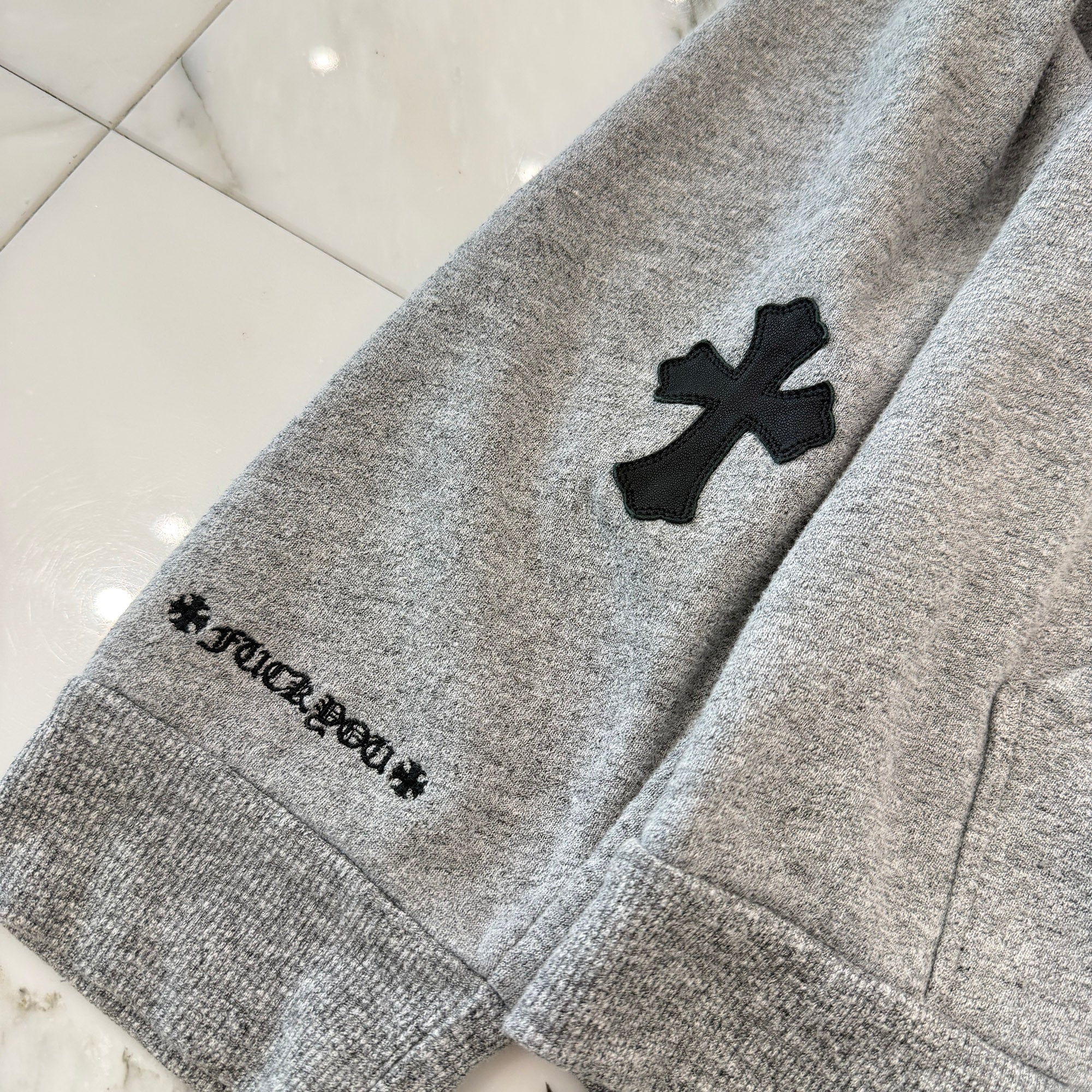 CHROME HEARTS Y NOT Cemetery Cross Leather Patch Pullover Hoodie Size M クロムハーツ ワイノット セメタリークロスレザーパッチ プルオーバーフーディ サイズM