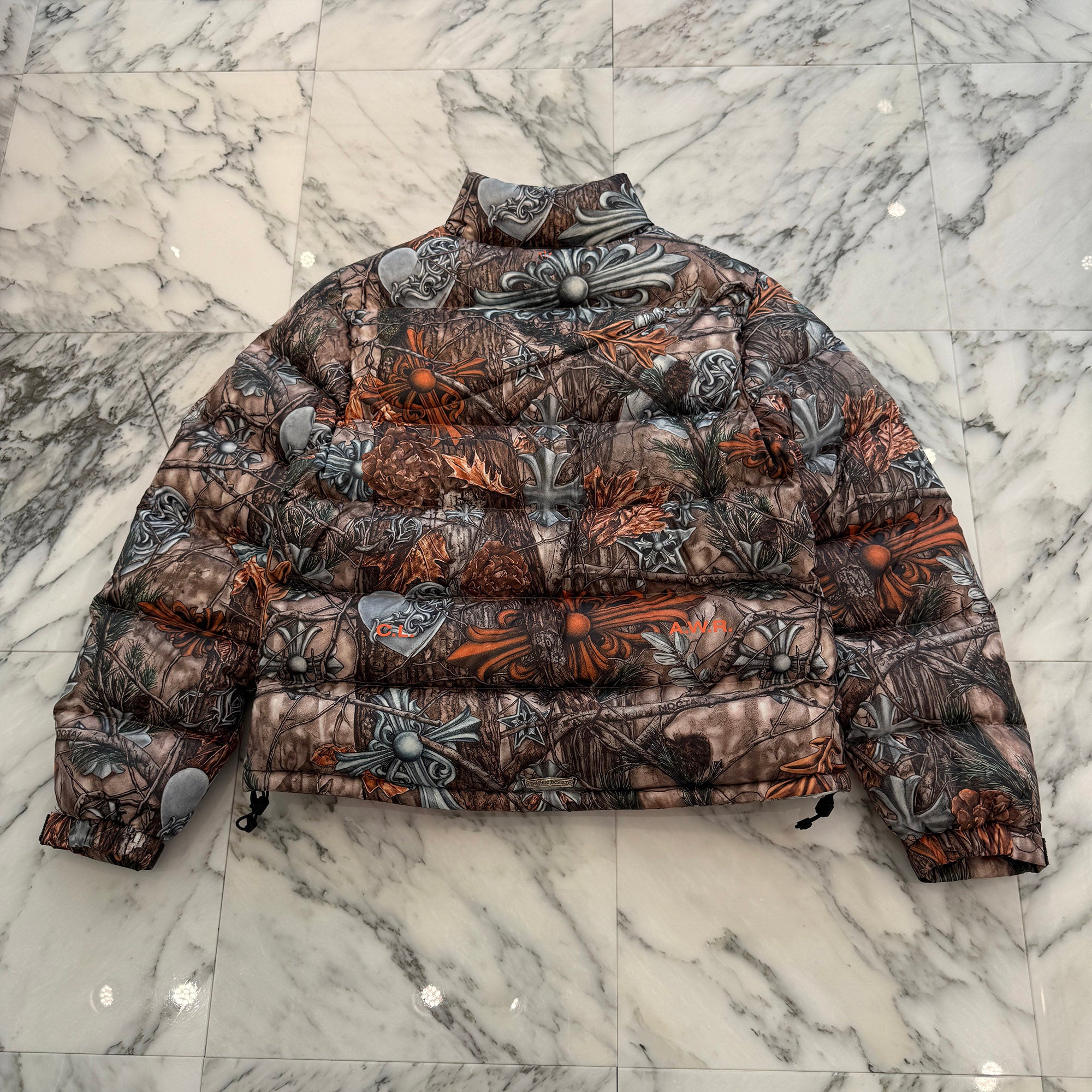 CHROME HEARTS × NIKE × Drake NOCTA 2026SS 3 Cemetery Cross Leather Patch Camo Down Jacket Size L クロムハーツ×ナイキ×ドレイク ノクタ 3 セメタリークロス レザーパッチ カモ ダウンジャケット サイズL