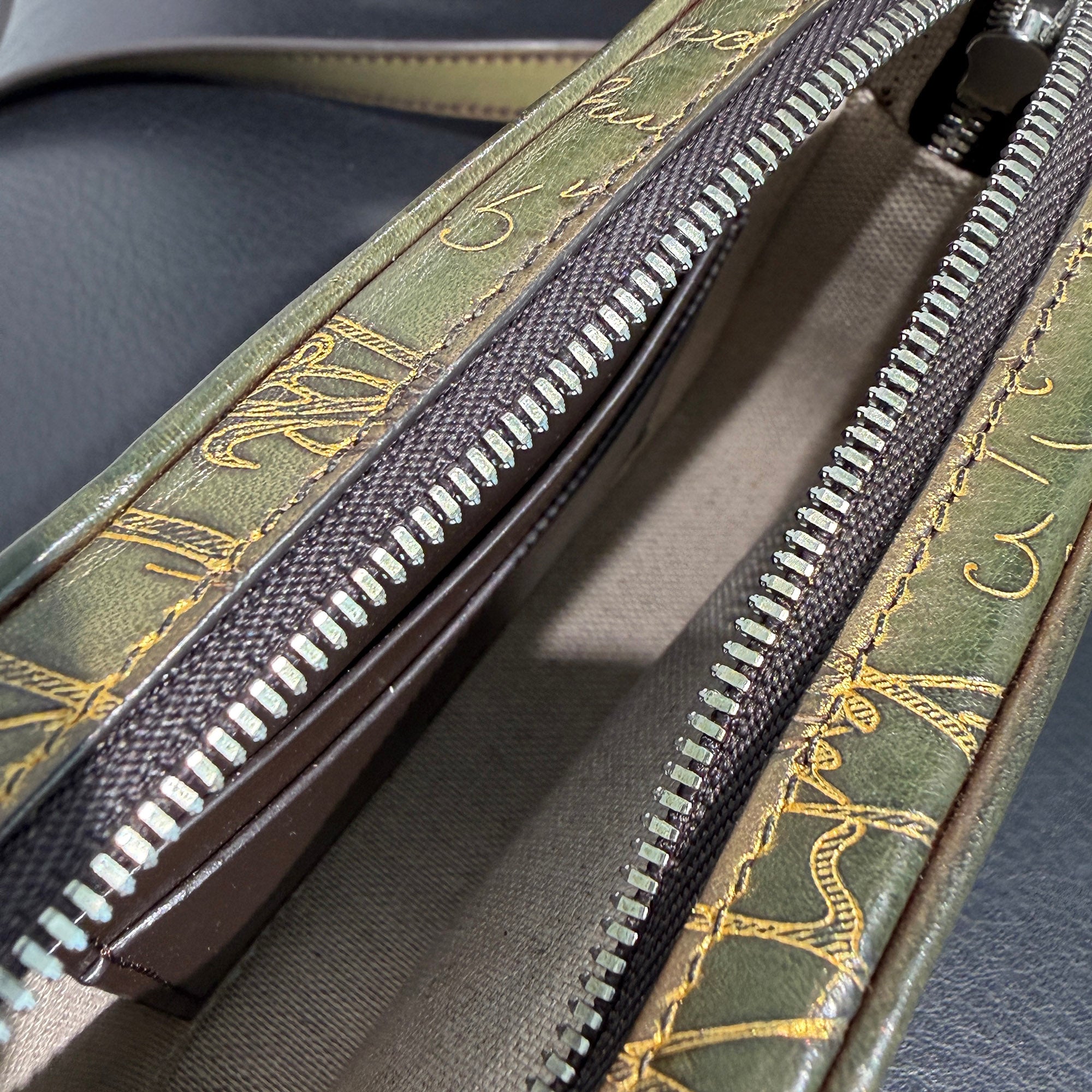 Berluti Un Jour Nano Scritto Leather Shoulder Pouch ベルルッティ アンジュール ナノ スクリットレザー ショルダーポーチ