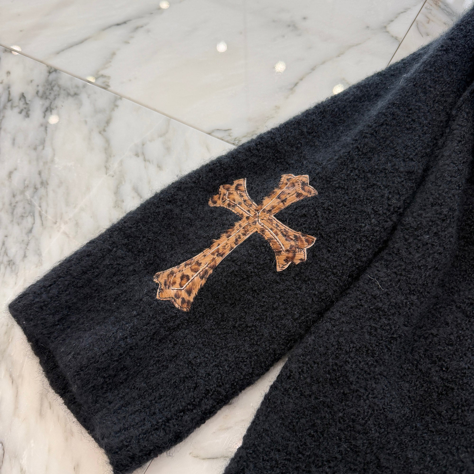 CHROME HEARTS Y NOT Leopard Harako Leather Cross Patch Cashmere Knit Sweater Size M クロムハーツ ワイノット レオパード ハラコレザー クロスパッチ カシミヤ ニットセーター サイズM