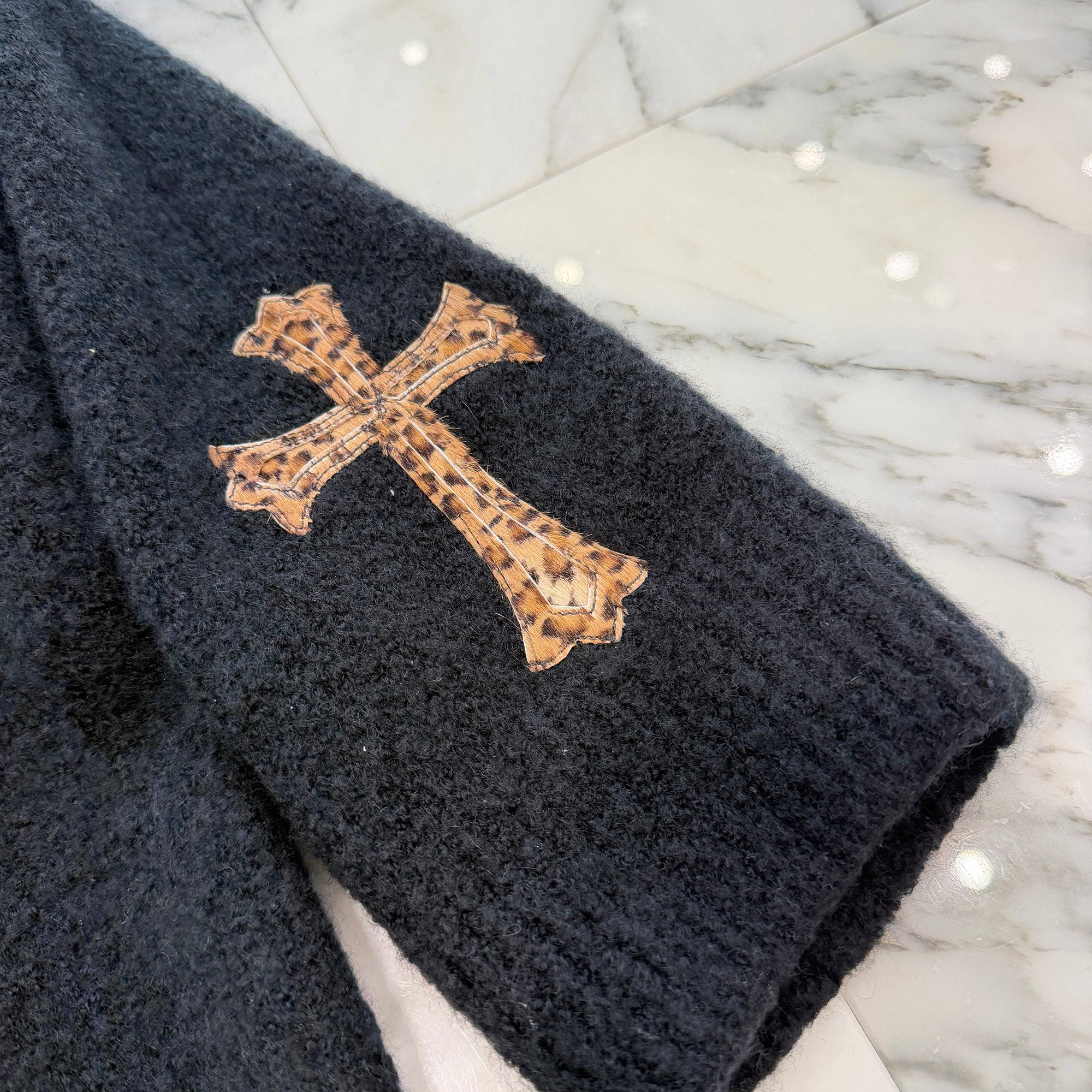 CHROME HEARTS Y NOT Leopard Harako Leather Cross Patch Cashmere Knit Sweater Size M クロムハーツ ワイノット レオパード ハラコレザー クロスパッチ カシミヤ ニットセーター サイズM