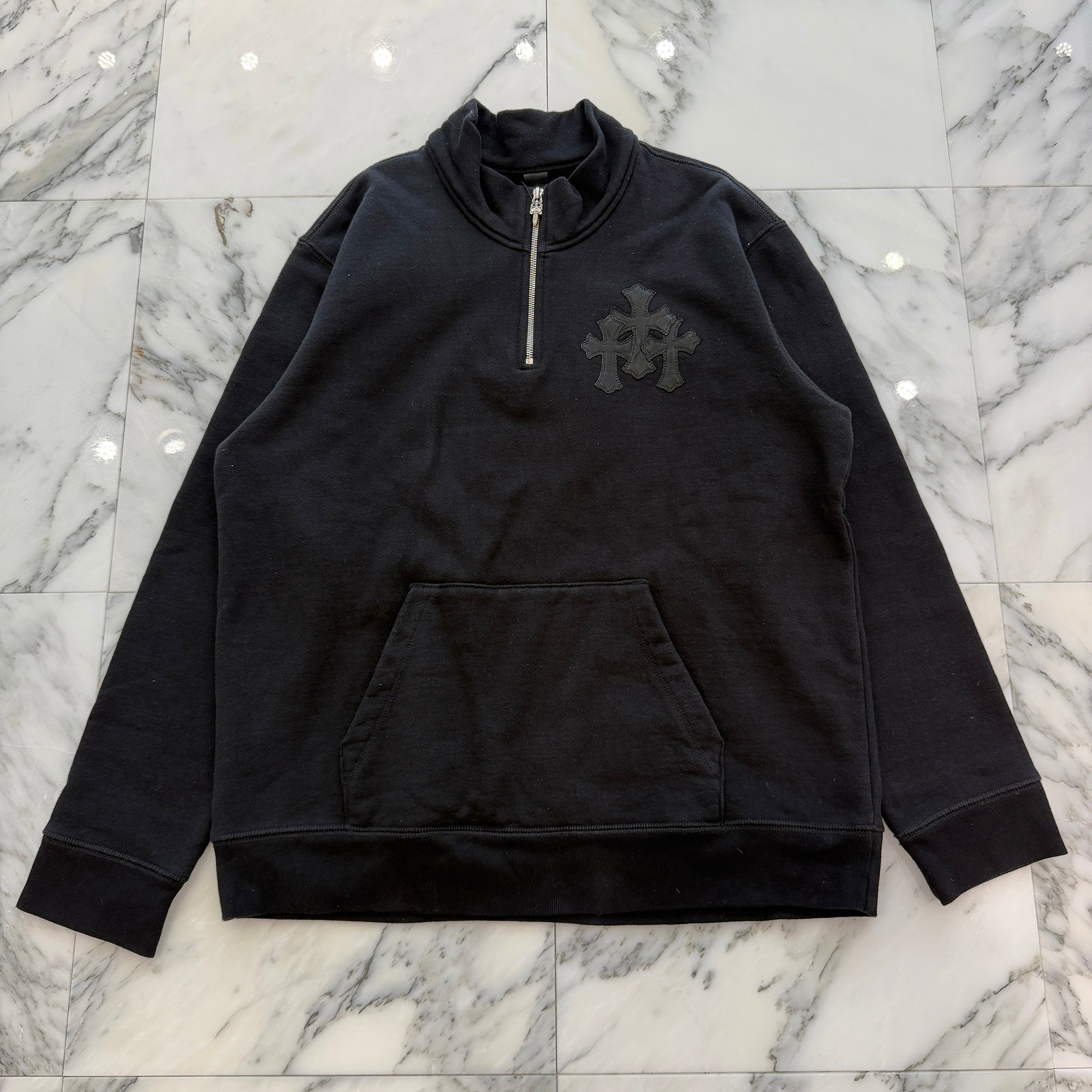 CHROME HEARTS Y NOT Cemetery Cross Leather Patch Half Zip Sweatshirt Size L クロムハーツ ワイノット セメタリークロス レザーパッチ ハーフジップ スウェットシャツ サイズL
