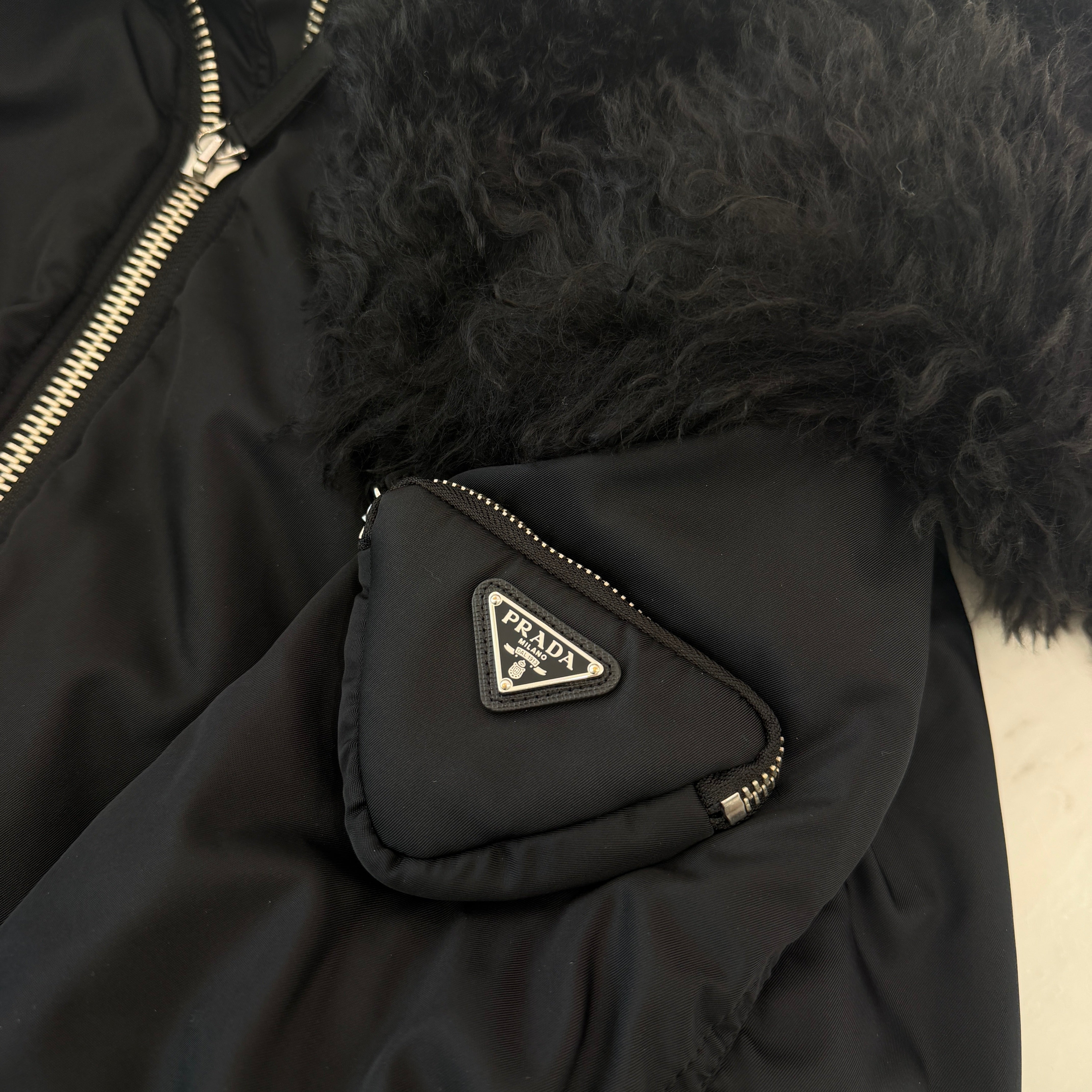 PRADA 2022AW Re-Nylon Fur Trimmed Hoodie Bomber Jacket SGC148 S222 1WQ8 Size XS プラダ リ ナイロン ファーフード ボンバージャケット サイズXS