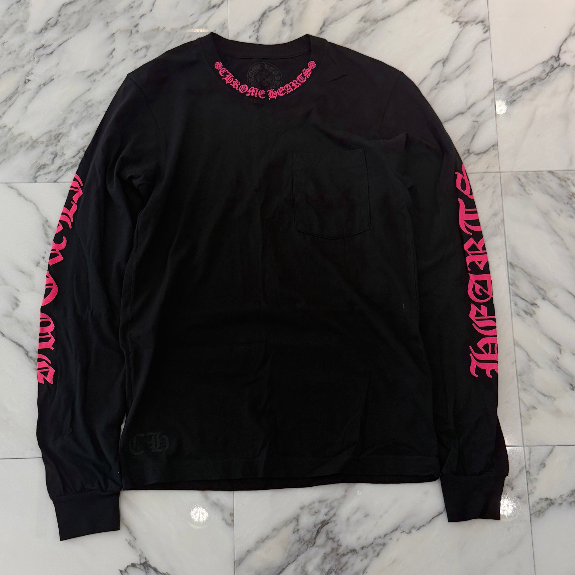 CHROME HEARTS 2025AW Old English Neck Logo Long Sleeve Tee Size S クロムハーツ ネックロゴ ロングスリーブ Tシャツ サイズS