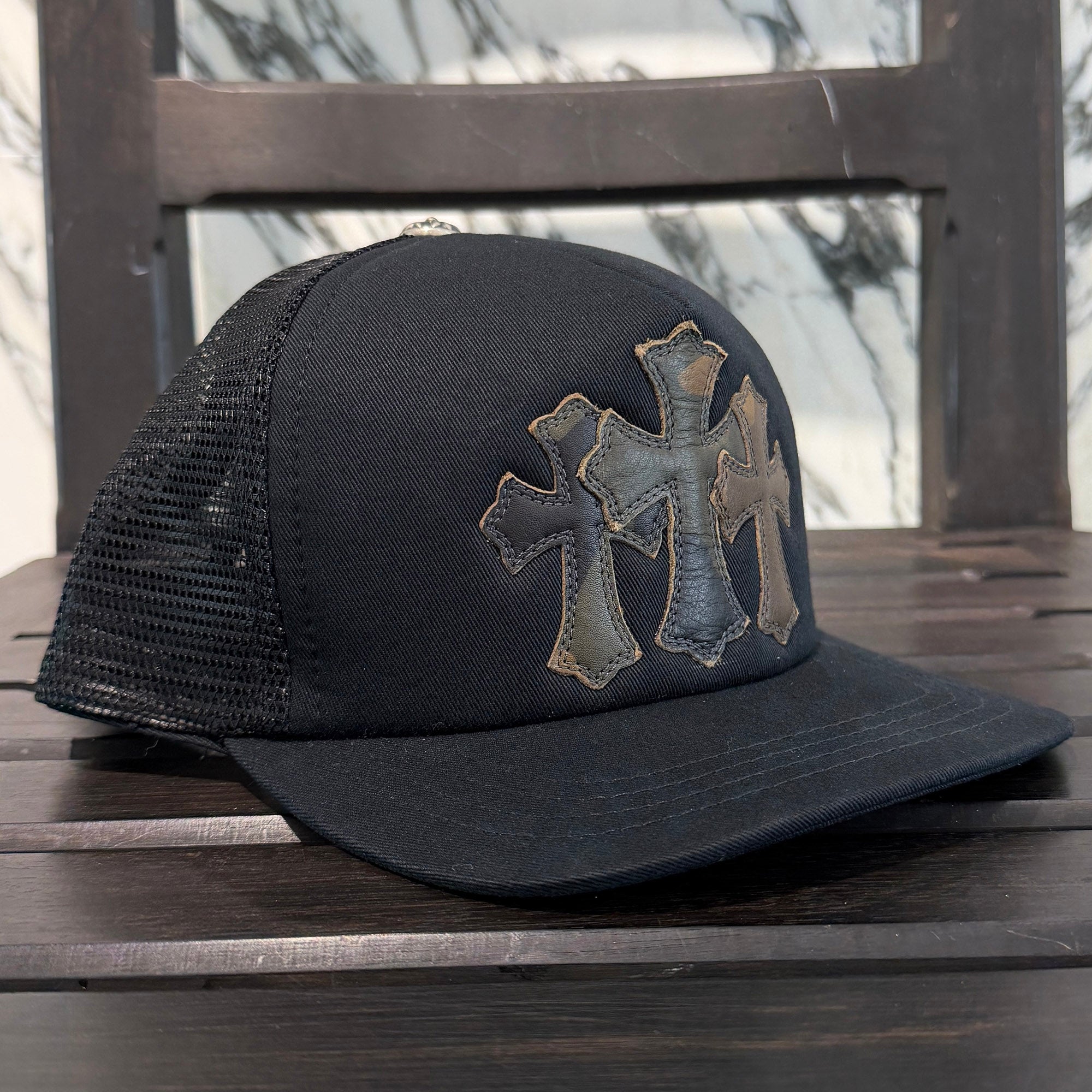 CHROME HEARTS Camo Triple Cross Leather Patch Trucker Cap ONE SIZE (51-61) クロムハーツ カモ トリプルクロス レザーパッチ トラッカーキャップ サイズONE SIZE (51-61)
