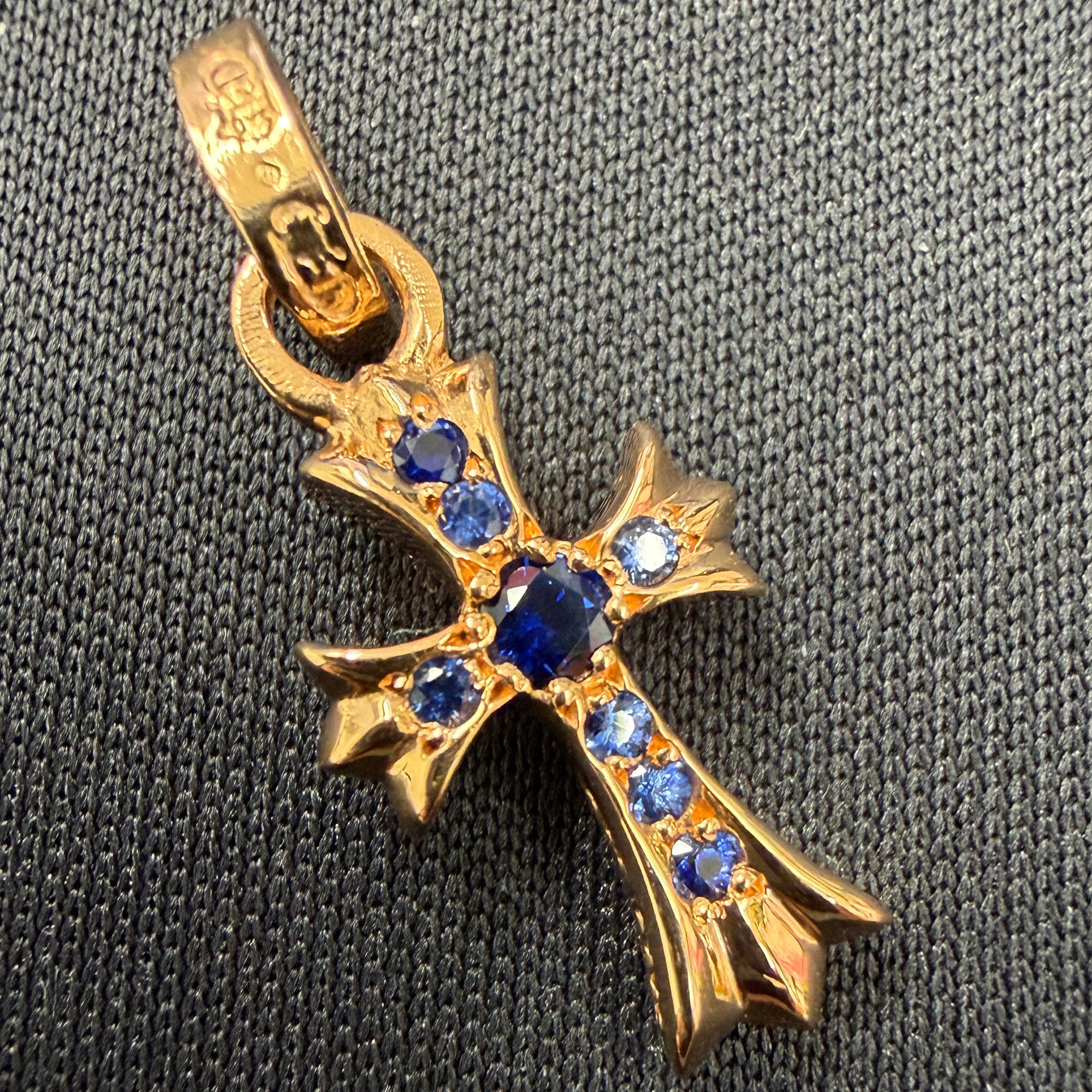 CHROME HEARTS 22K Baby Fat Cross Pave Blue Sapphire Pendant Top クロムハーツ 22K ベイビーファット クロス パヴェ ブルーサファイヤ ペンダントトップ