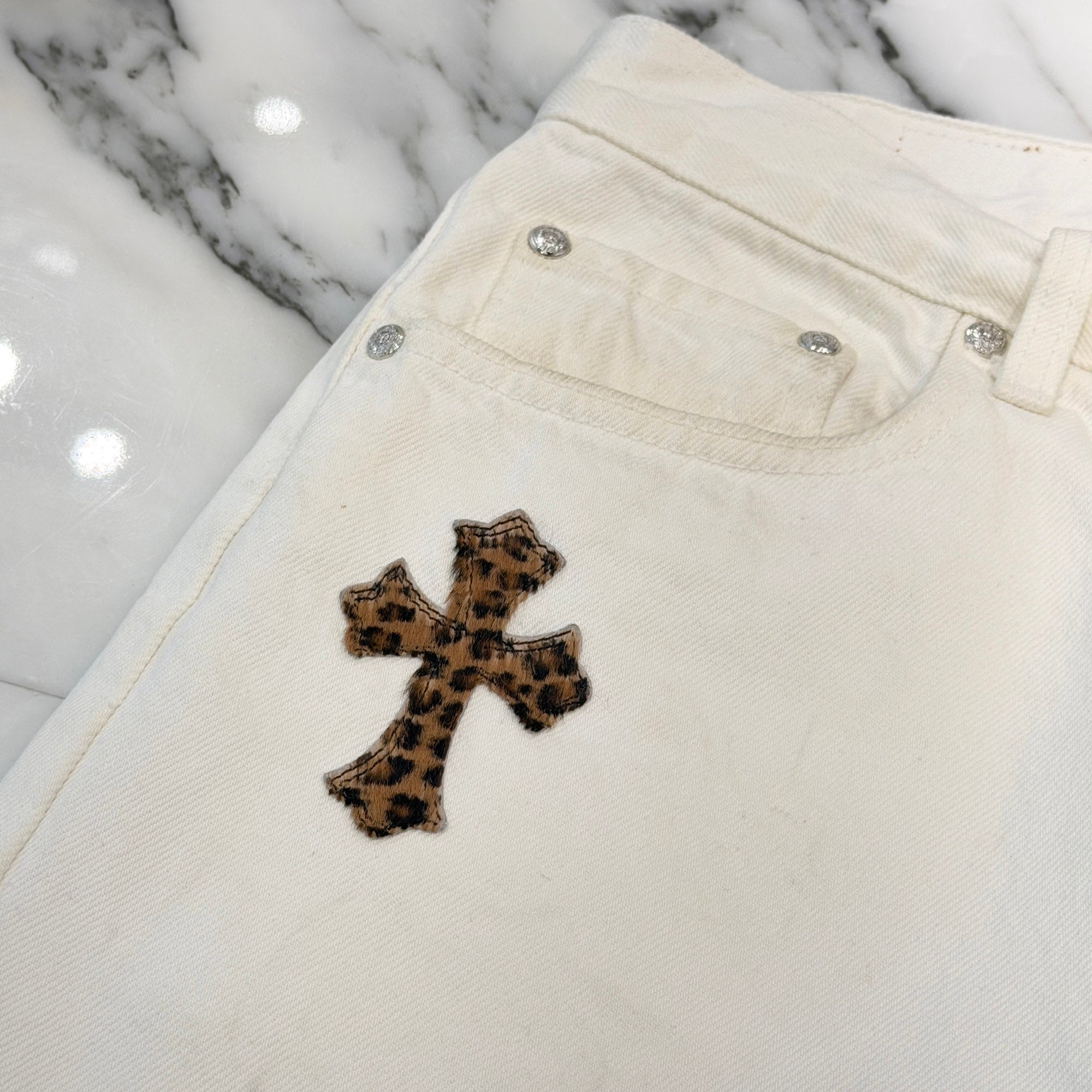 CHROME HEARTS Levi's VNTG Leopard Harako Leather Cross Patch Denim Pants Size 34 クロムハーツ リーバイス ヴィンテージ レオパード ハラコレザークロスパッチ デニムパンツ ジーンズ サイズ34