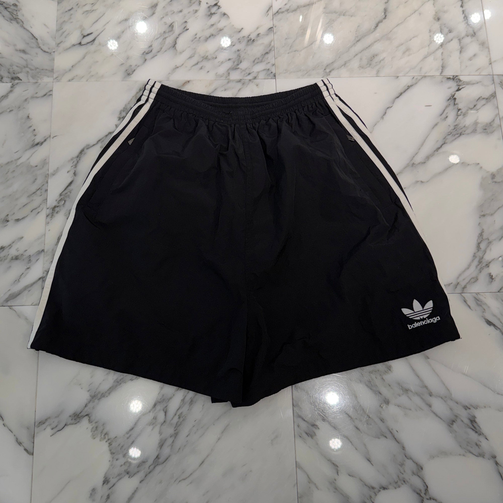 BALENCIAGA × adidas 2022AW Trefoil Logo embroidery 3 Stripe Shorts 712282 TNQ22 Size 48 バレンシアガ×アディダス トレフォイルロゴ刺繡 3ストライプ ショーツ サイズ48