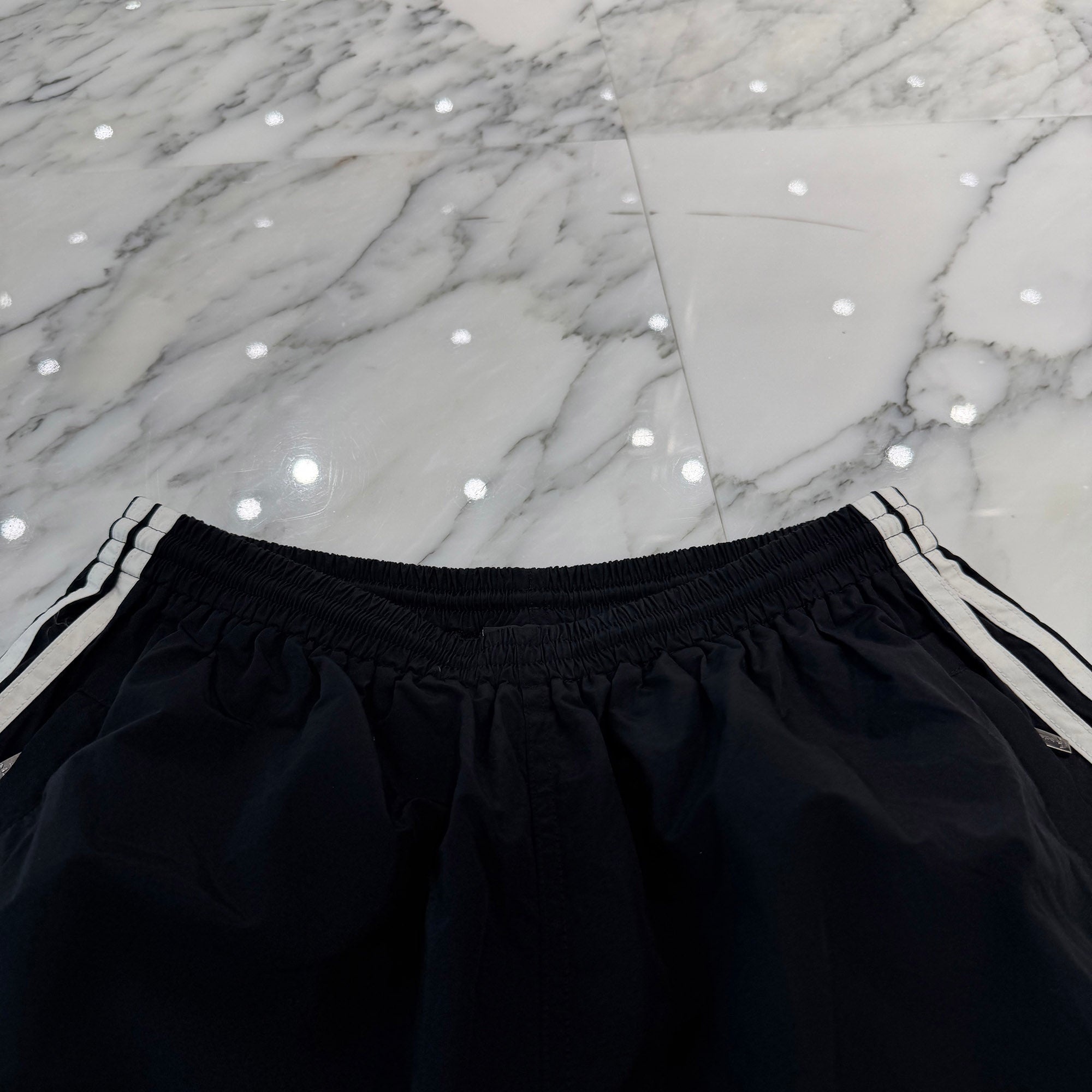 BALENCIAGA × adidas 2022AW Trefoil Logo embroidery 3 Stripe Shorts 712282 TNQ22 Size 48 バレンシアガ×アディダス トレフォイルロゴ刺繡 3ストライプ ショーツ サイズ48