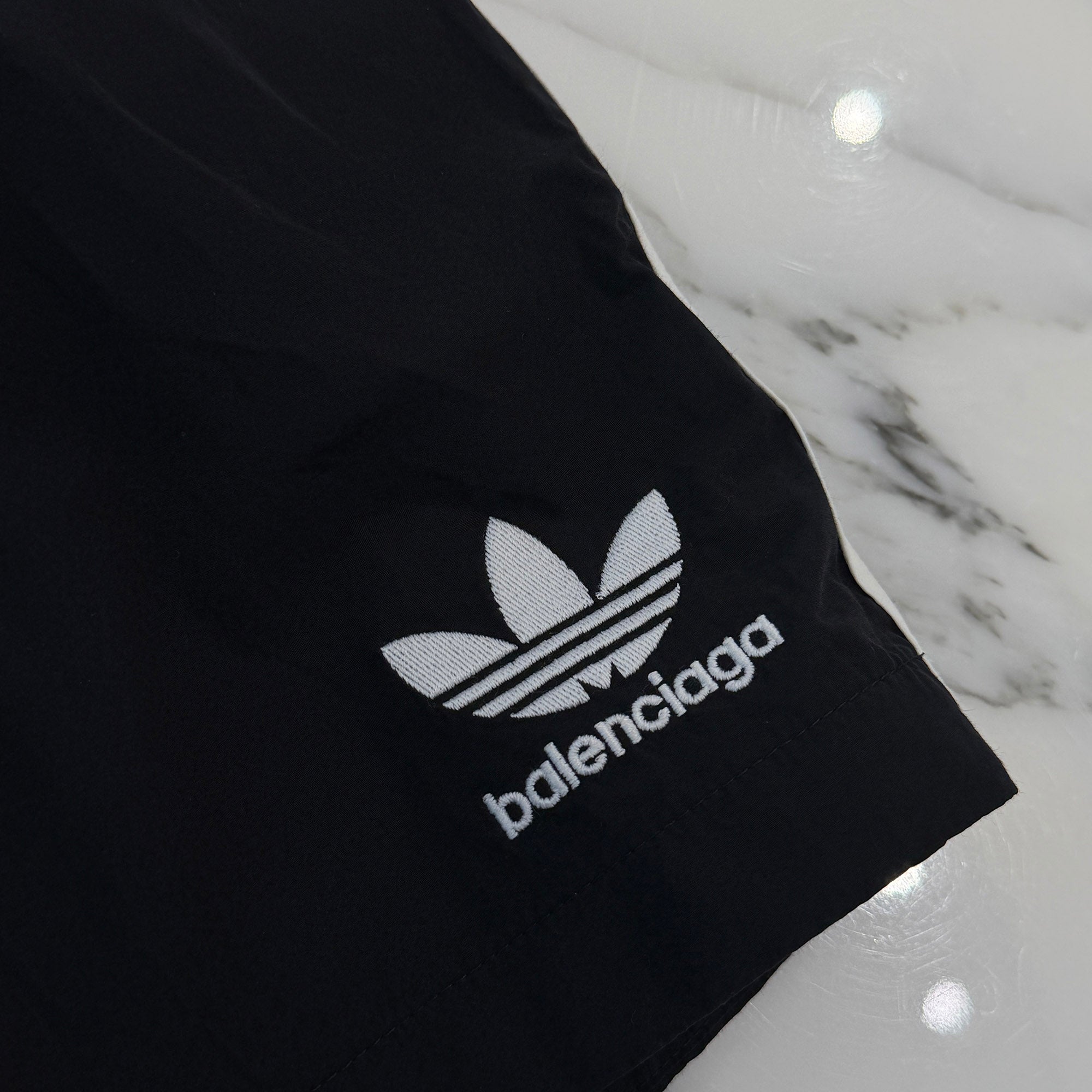 BALENCIAGA × adidas 2022AW Trefoil Logo embroidery 3 Stripe Shorts 712282 TNQ22 Size 48 バレンシアガ×アディダス トレフォイルロゴ刺繡 3ストライプ ショーツ サイズ48