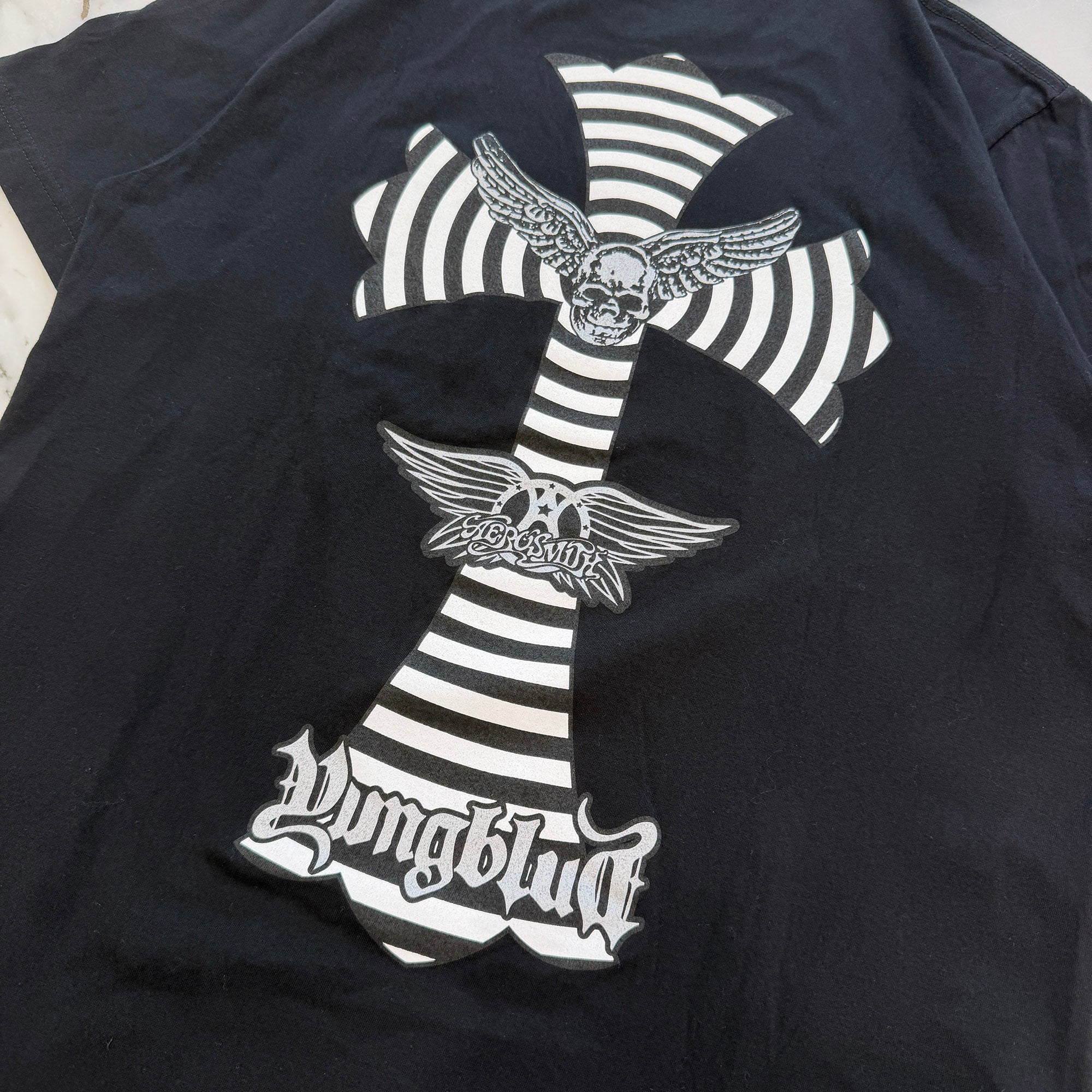 CHROME HEARTS FOTI × Yung Blud × Aerosmith Mahalia Back Cross Logo Tee Size M クロムハーツ フォティ× ヤングブラッド ×エアロスミス マハリア バック クロス ロゴ Tシャツ サイズM