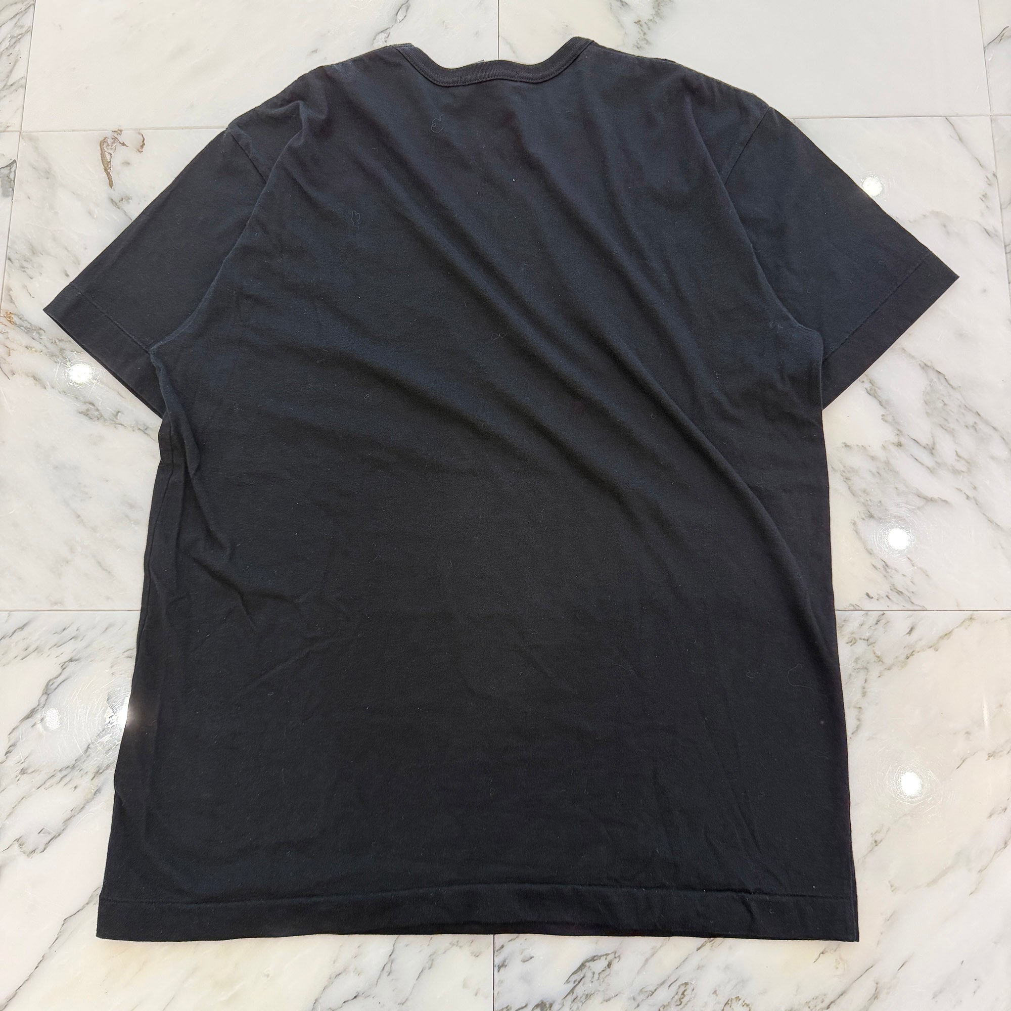CHROME HEARTS × COMME des GARCONS Scroll Label Logo Tee Size XL クロムハーツ × コムデギャルソン スクロールロゴラベル Tシャツ サイズXL
