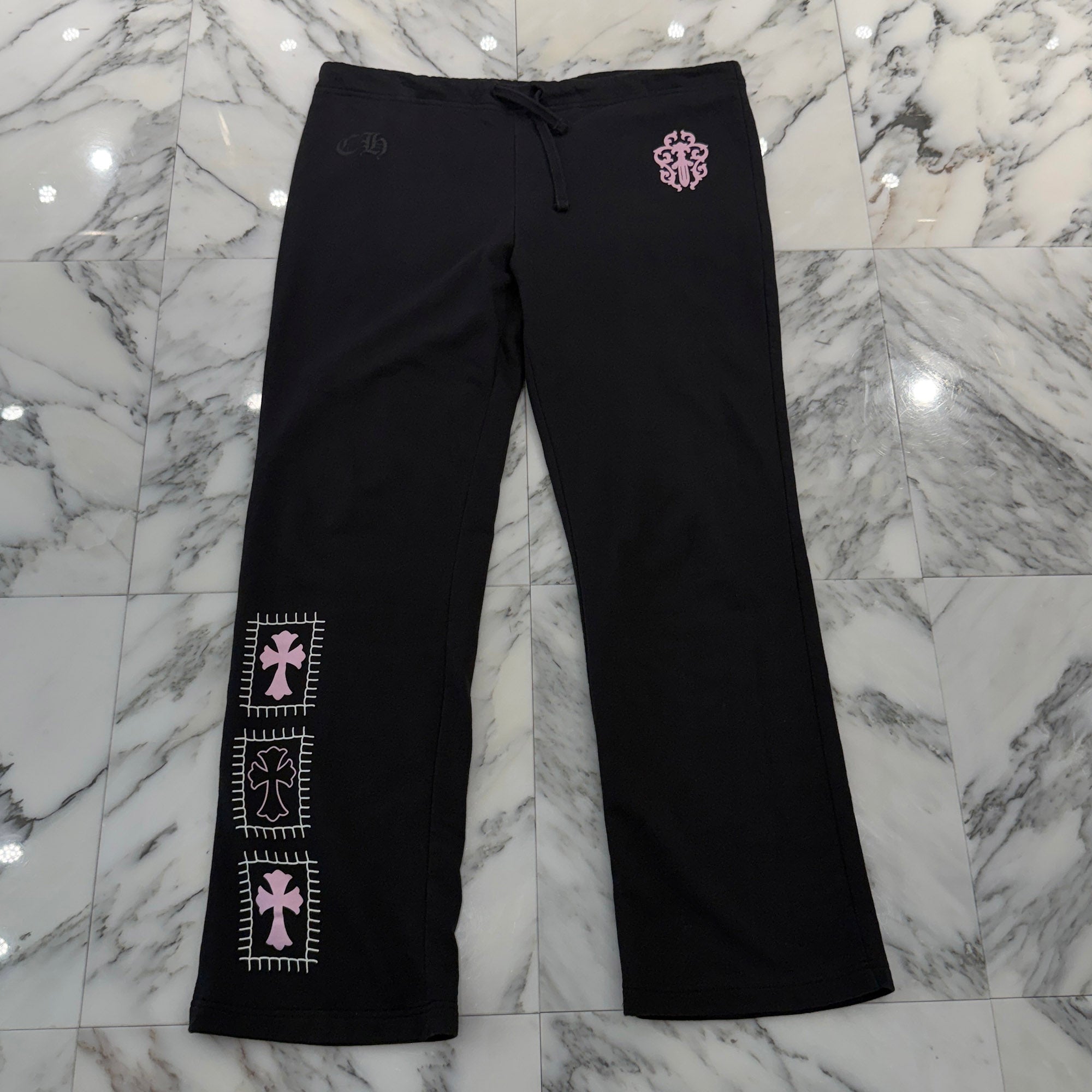 CHROME HEARTS × DEADLY DOLL 2025AW Vine Dagger Floral Cross Sweat Long Pants Size M クロムハーツ×デッドリードール ヴァインダガー フローラルクロス スウェットロングパンツ サイズM