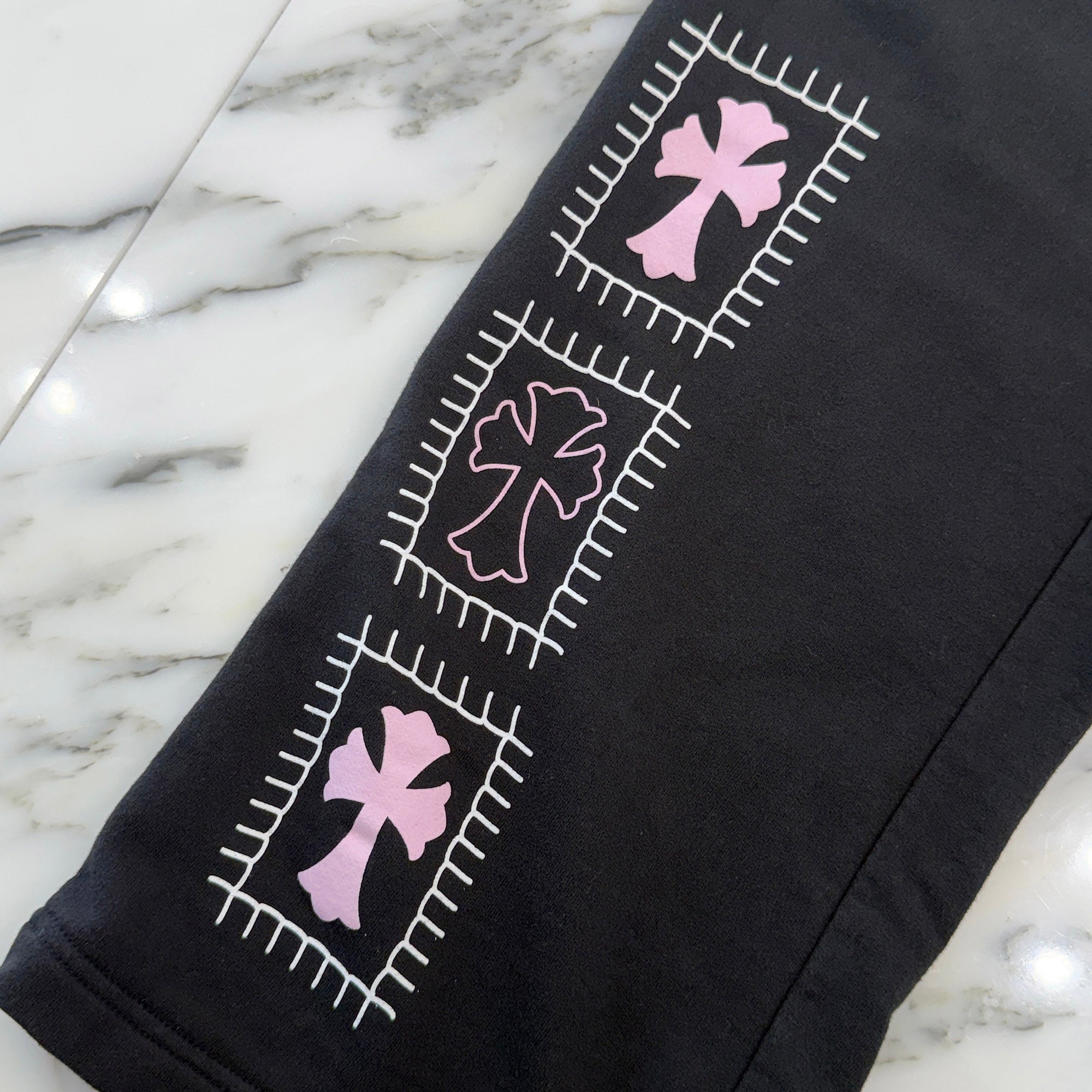 CHROME HEARTS × DEADLY DOLL 2025AW Vine Dagger Floral Cross Sweat Long Pants Size M クロムハーツ×デッドリードール ヴァインダガー フローラルクロス スウェットロングパンツ サイズM