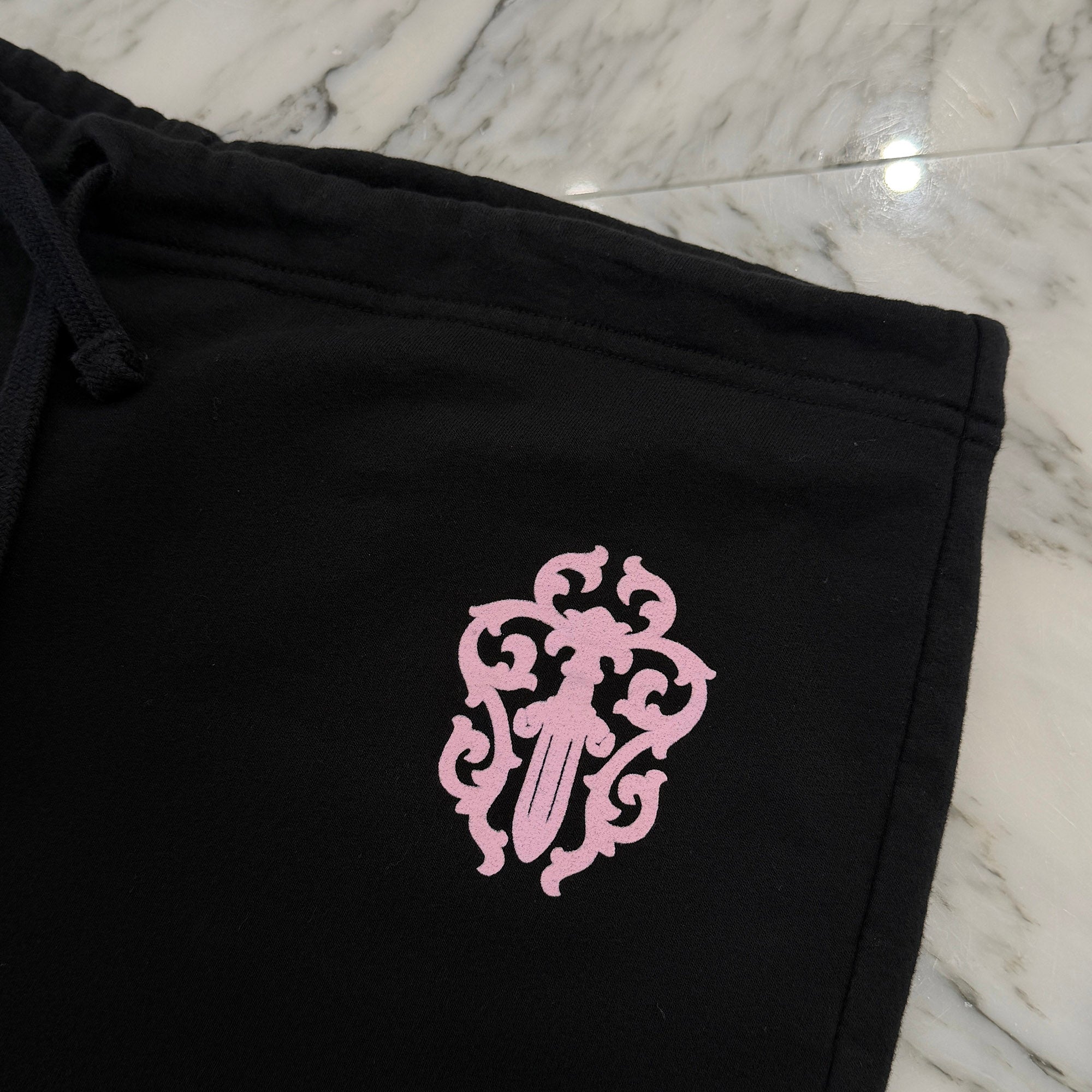 CHROME HEARTS × DEADLY DOLL 2025AW Vine Dagger Floral Cross Sweat Long Pants Size M クロムハーツ×デッドリードール ヴァインダガー フローラルクロス スウェットロングパンツ サイズM