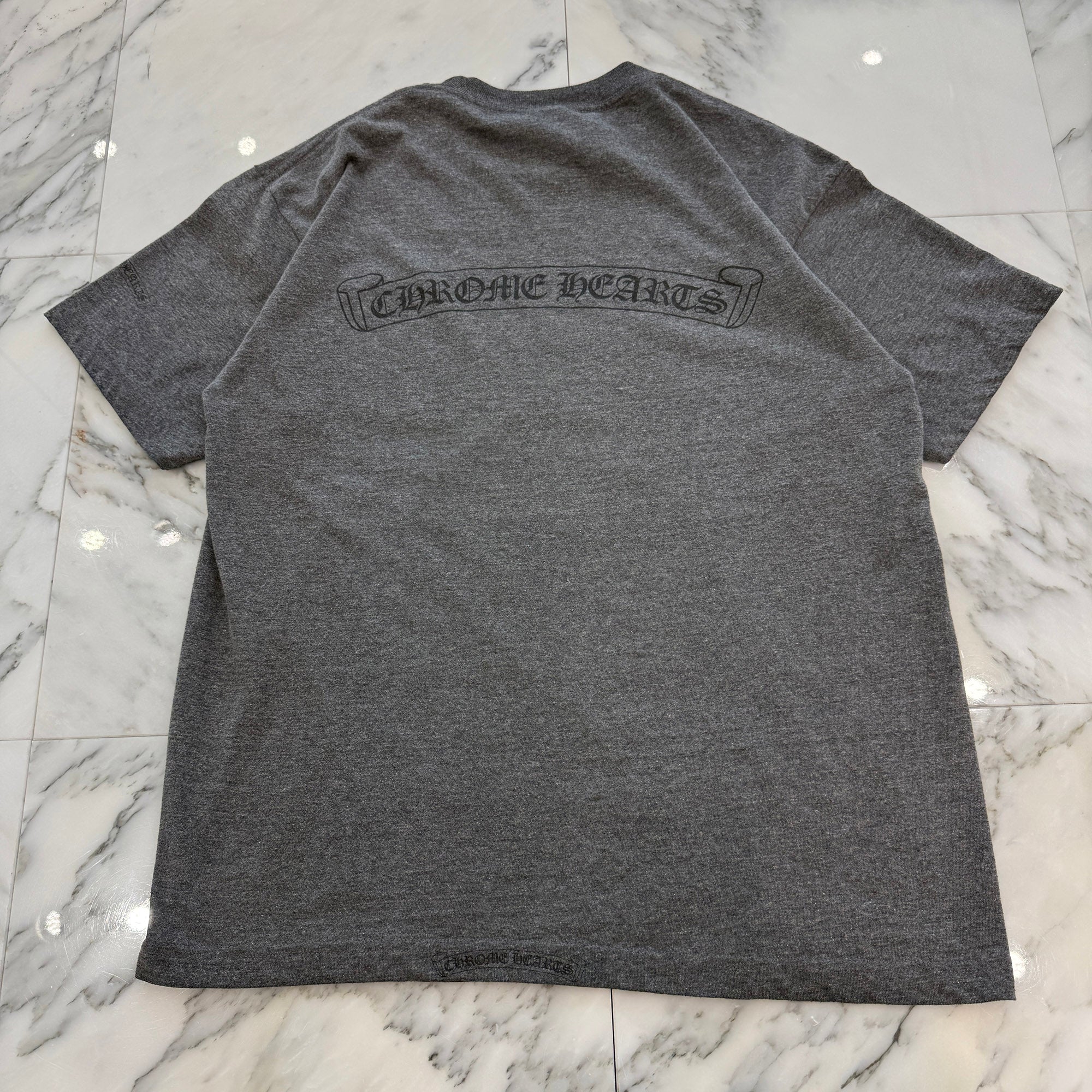 CHROME HEARTS Neck Logo Dagger Back Scroll Print Tee Size L クロムハーツ ネックロゴ ダガー バックスクロール プリント Tシャツ サイズL