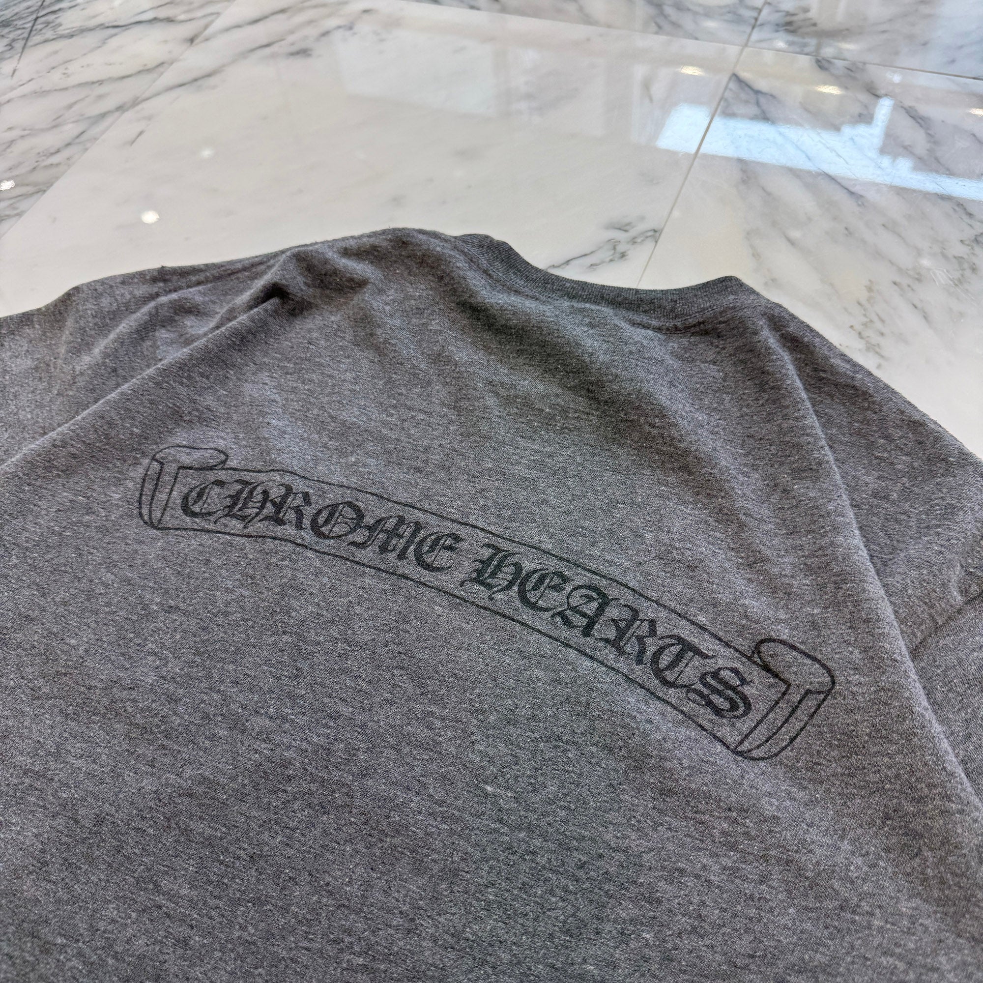CHROME HEARTS Neck Logo Dagger Back Scroll Print Tee Size L クロムハーツ ネックロゴ ダガー バックスクロール プリント Tシャツ サイズL
