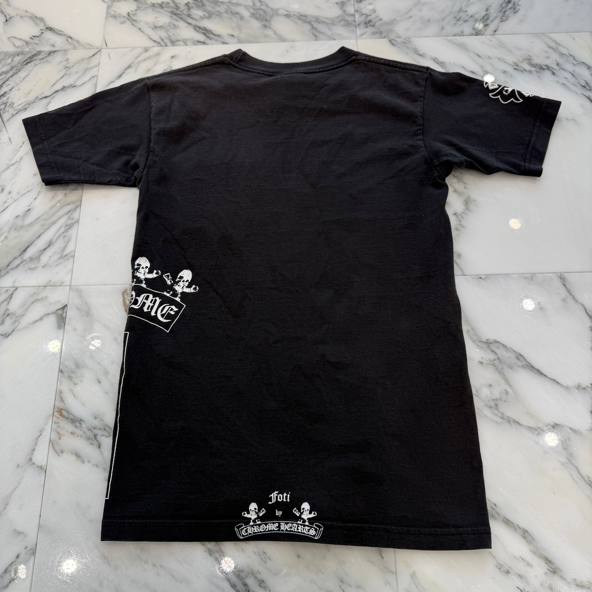 CHROME HEARTS FOTI Harris Teeter Print T Bar Logo Tee Size S クロムハーツ フォティ・ハリスティーター プリント Tバ－ ロゴTシャツ サイズS