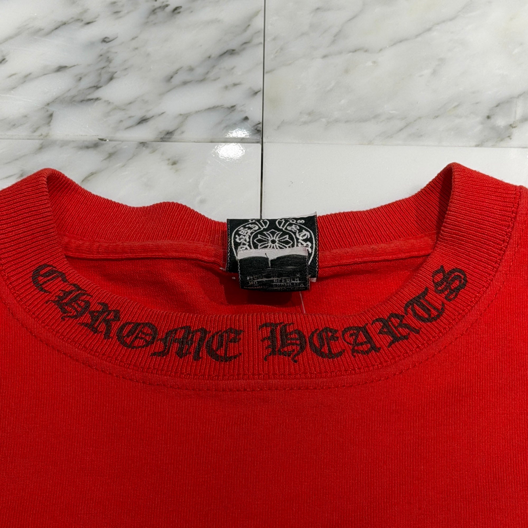 CHROME HEARTS Neck Logo Dagger Back Scroll Print Tee Size L クロムハーツ ネックロゴ ダガー バックスクロール プリント Tシャツ サイズL