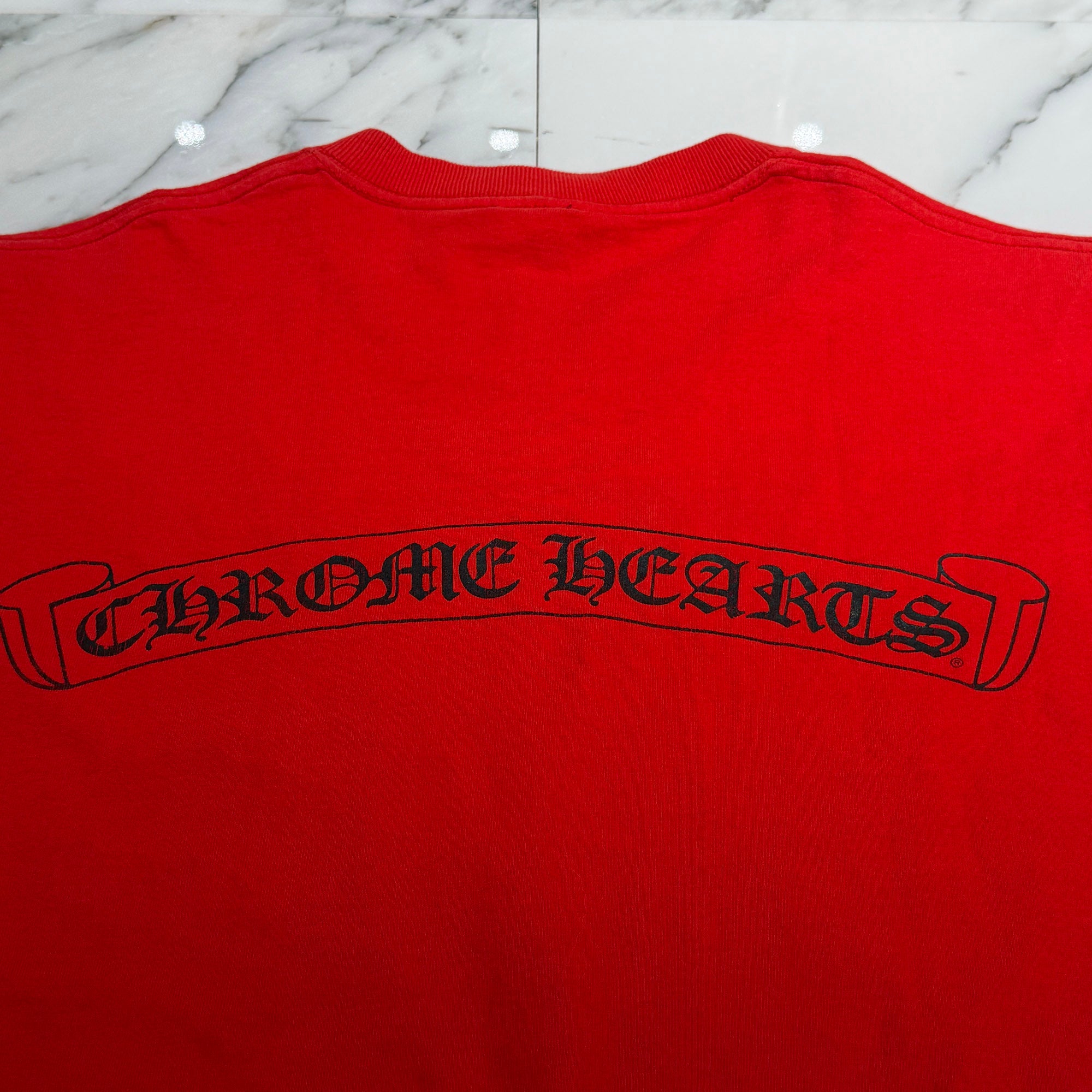 CHROME HEARTS Neck Logo Dagger Back Scroll Print Tee Size L クロムハーツ ネックロゴ ダガー バックスクロール プリント Tシャツ サイズL