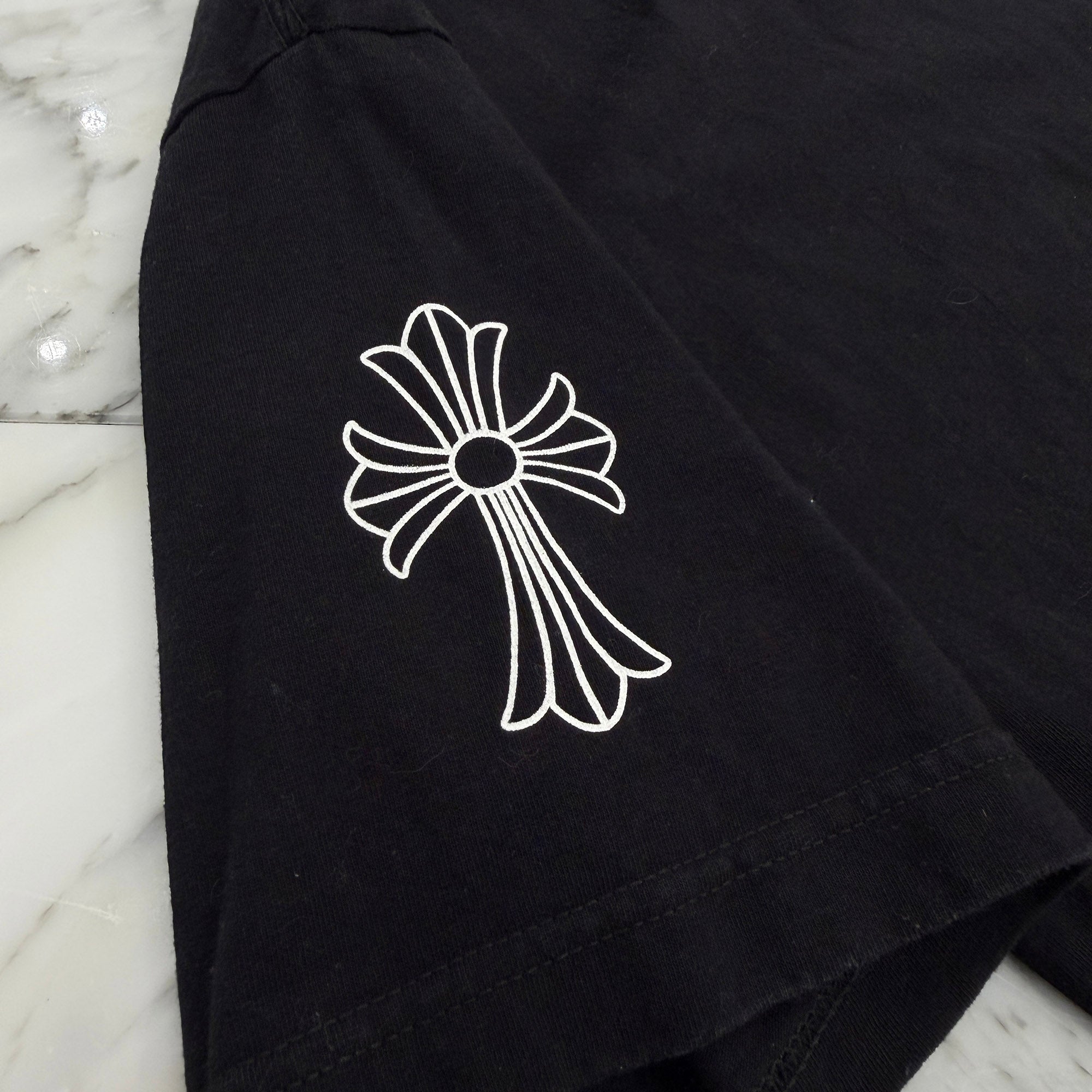 CHROME HEARTS Back Sroll Logo Sleeve CH Cross Tee Size M クロムハーツ バックスクロールロゴ 袖CHクロス Tシャツ サイズM