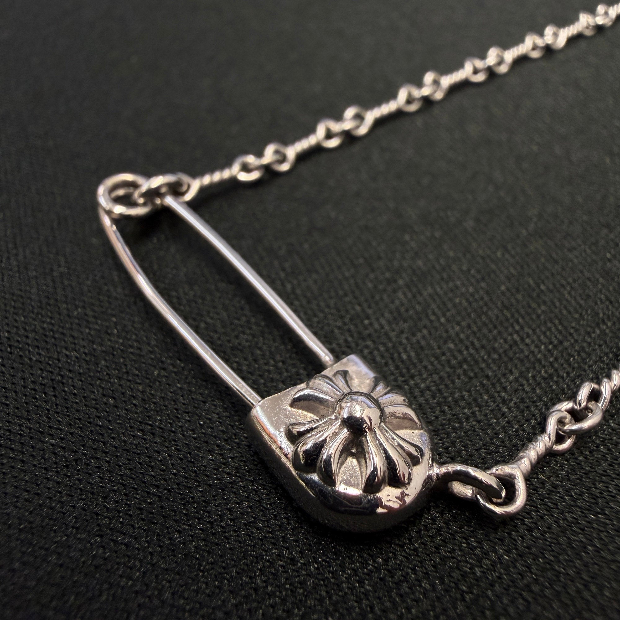 CHROME HEARTS 18K WG Safety Pin Pendant Top Twist Chain Necklace Size 18 Inch クロムハーツ 18K ホワイトゴールド セーフティピン ペンダントトップ ツイストチェーン ネックレス サイズ18インチ