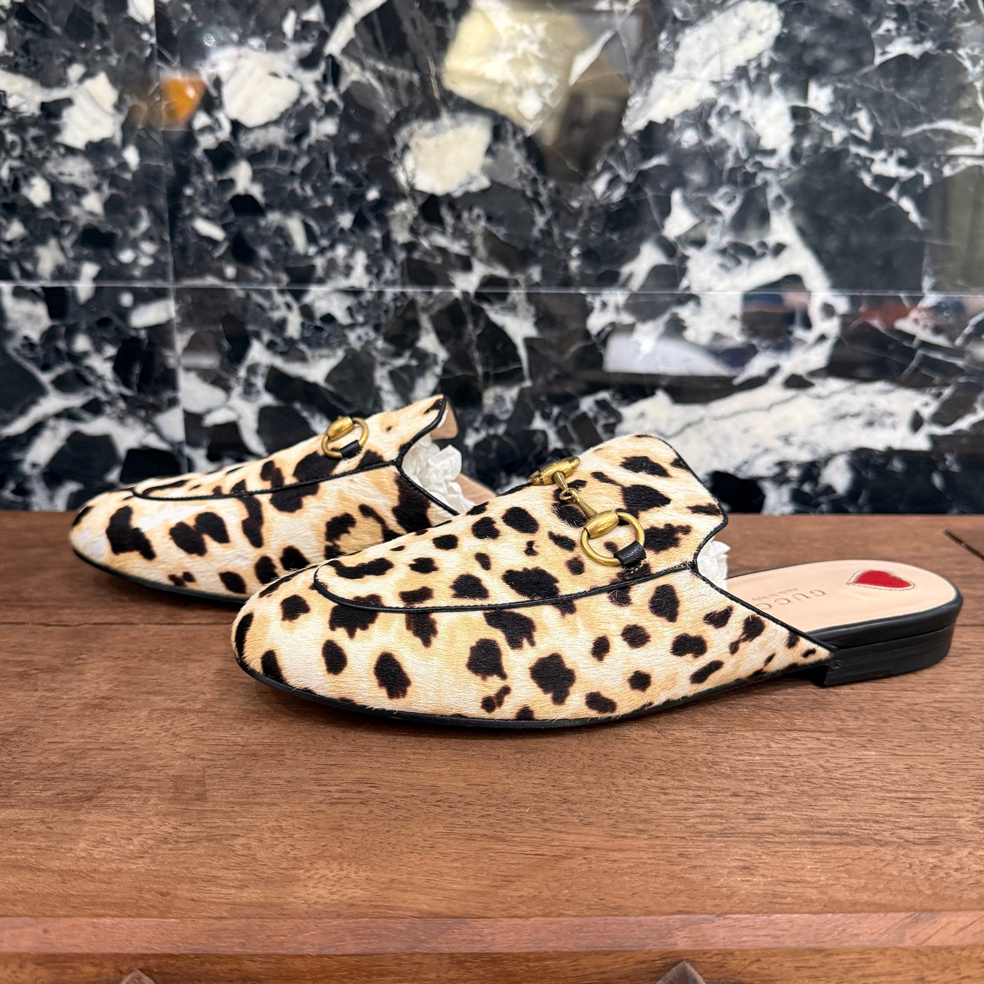 GUCCI サイズ表記「35 C」22.5センチ　ビーズ　豹柄　ミュール GUCCI Leopard Harako Leather Princetown Mule 476250 Size 37(24.0cm