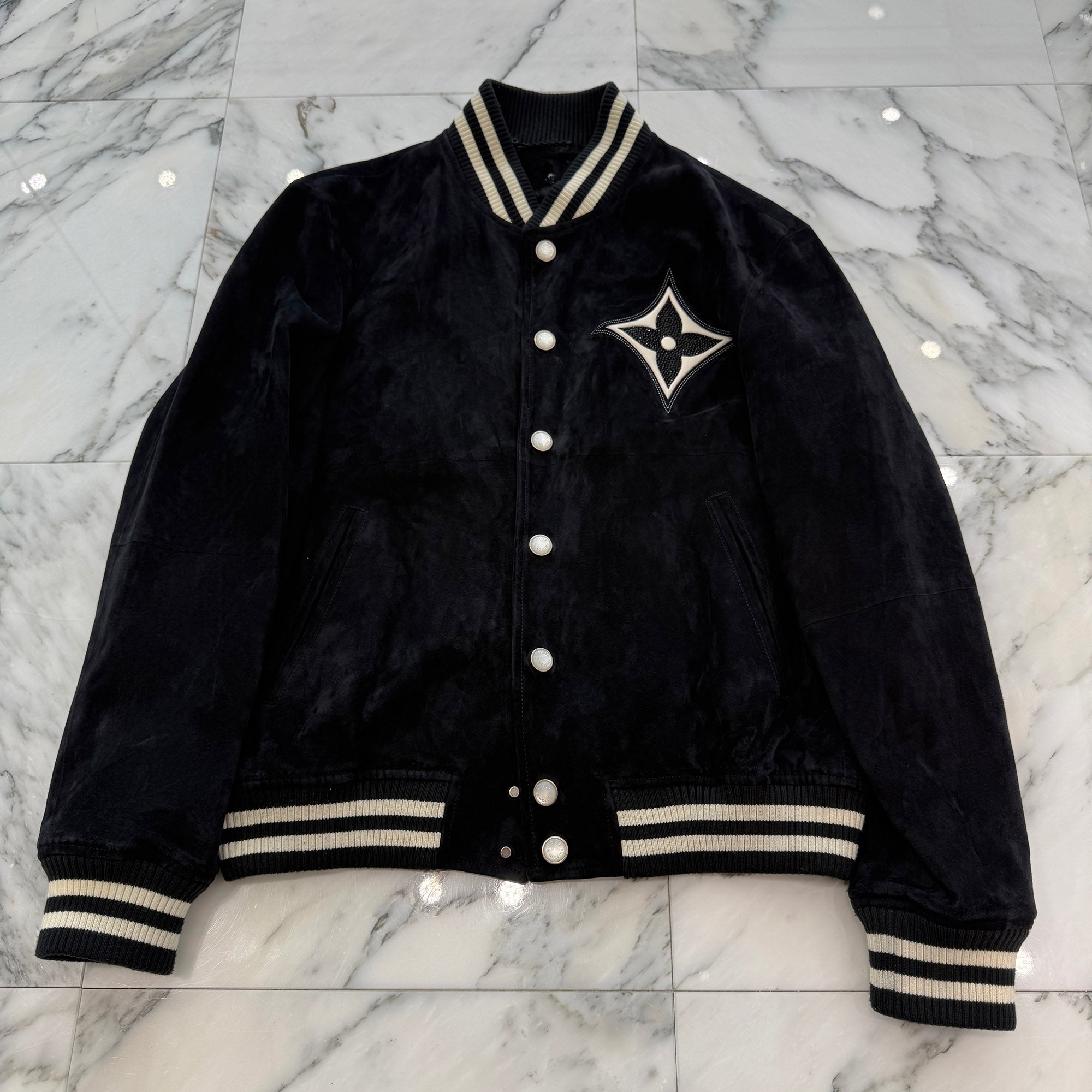 LOUIS VUITTON 2024AW Embellished Leather Bomber Jacket HRL71E Size 48 ルイヴィトン エンベリッシュド レザー ボンバー ジャケット サイズ48