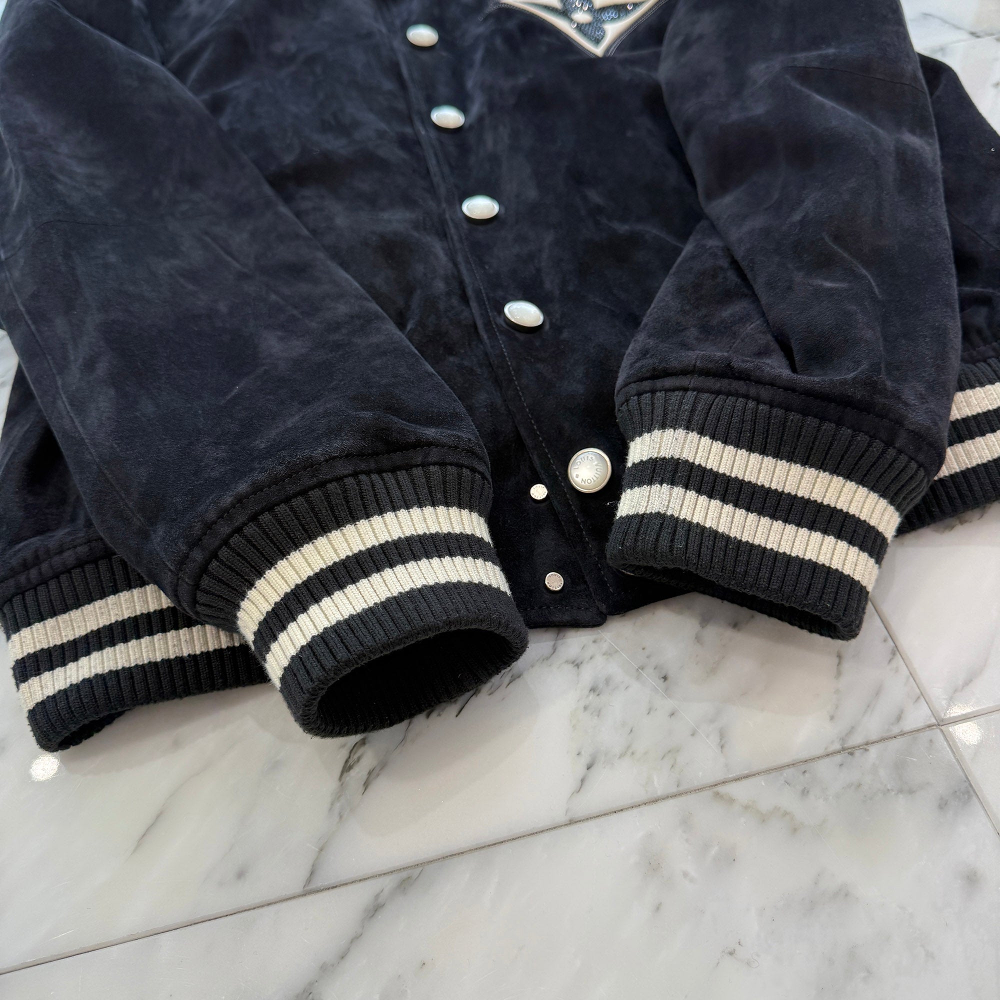 LOUIS VUITTON 2024AW Embellished Leather Bomber Jacket HRL71E Size 48 ルイヴィトン エンベリッシュド レザー ボンバー ジャケット サイズ48